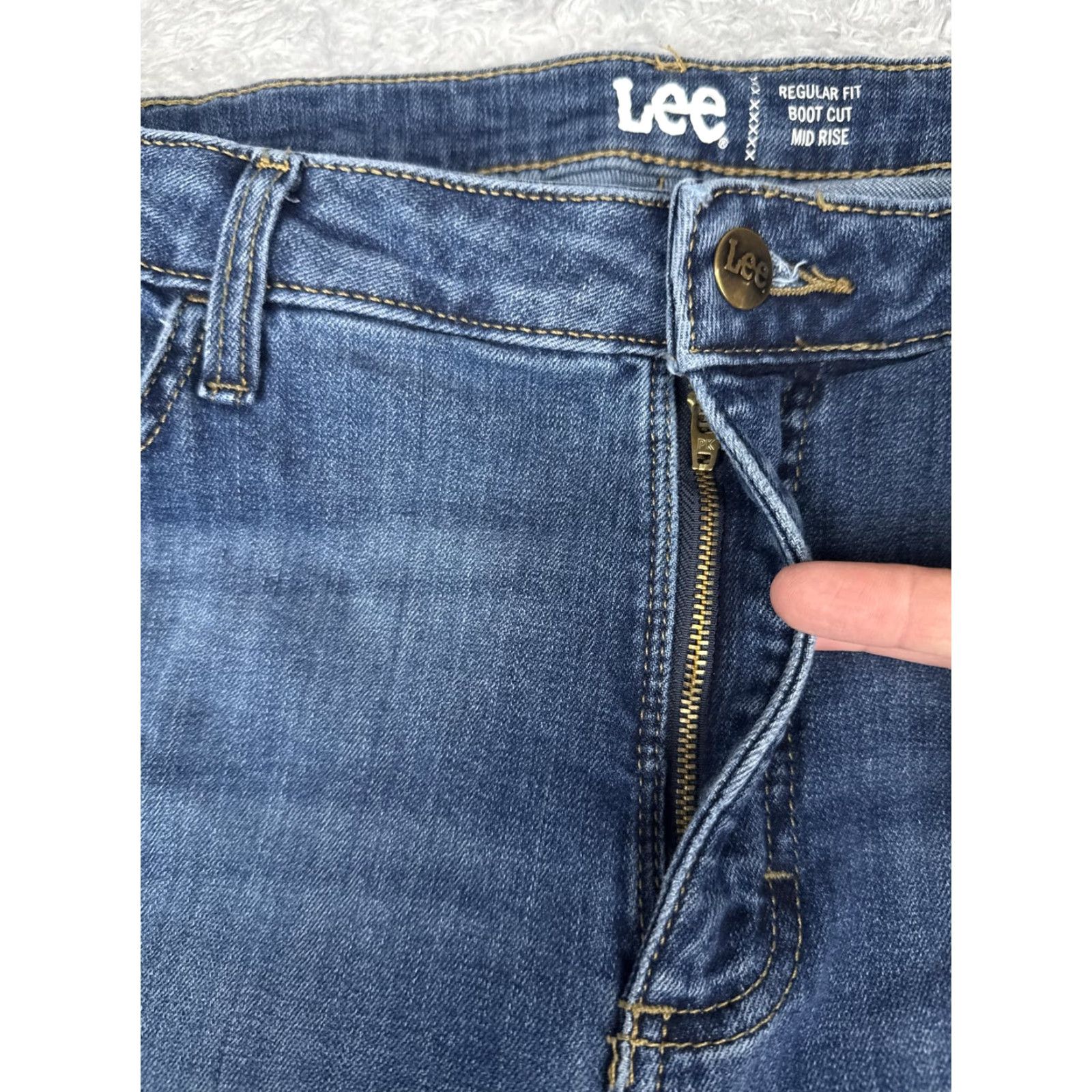 Lee Lee Jeans Womens Regular Bootcut Jeans 18M Blue Mid Rise Stretch Denim 5-Pocket Zip Fly Belt Loops 30in Inseam Size 40" / US 18 - 5 Thumbnail