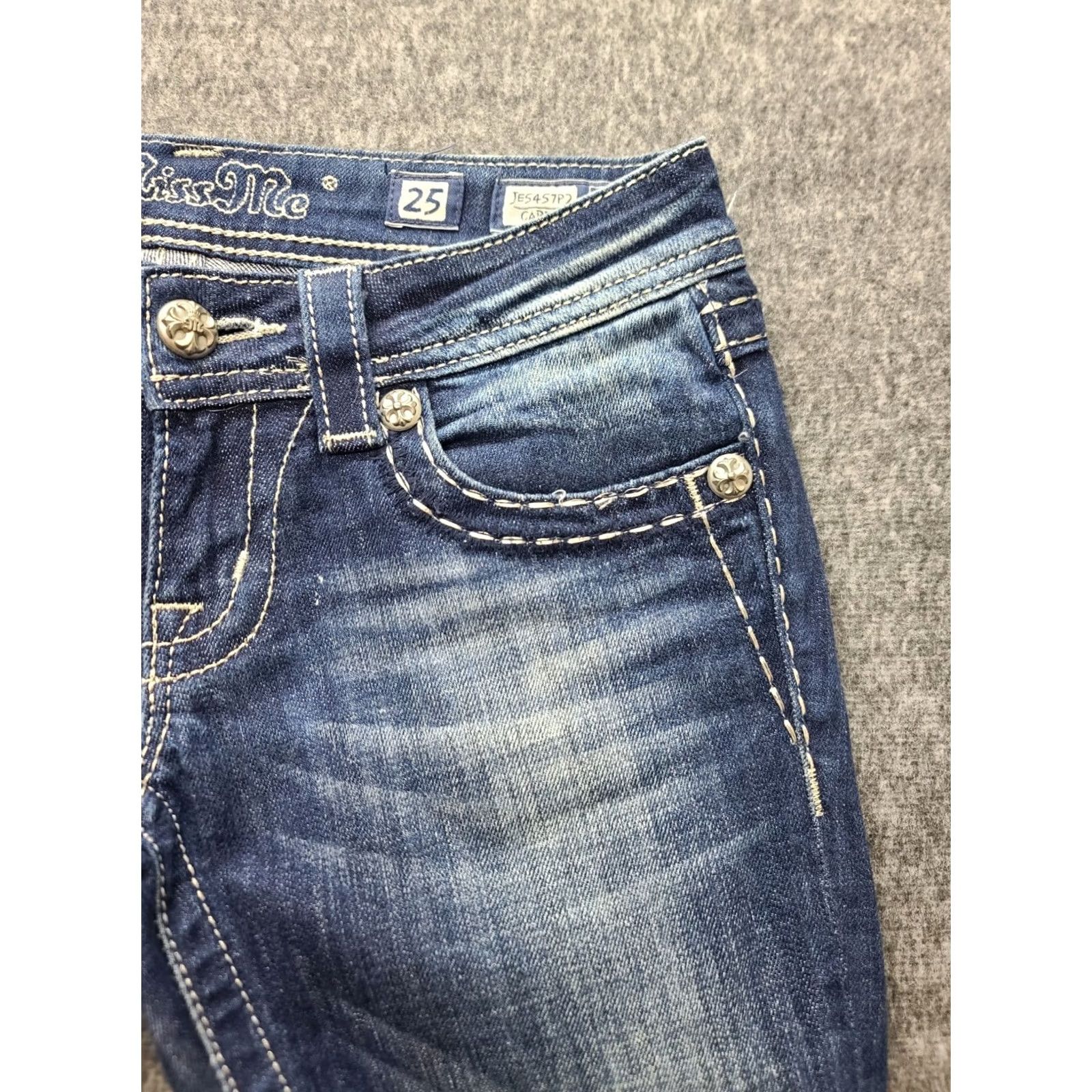 Miss Me Miss Me Capris Womens 25 Regular Low Rise Embroidered Rhinestone Denim Jeans American Cowboy Western Theme Girls Womens Size ONE SIZE - 4 Thumbnail