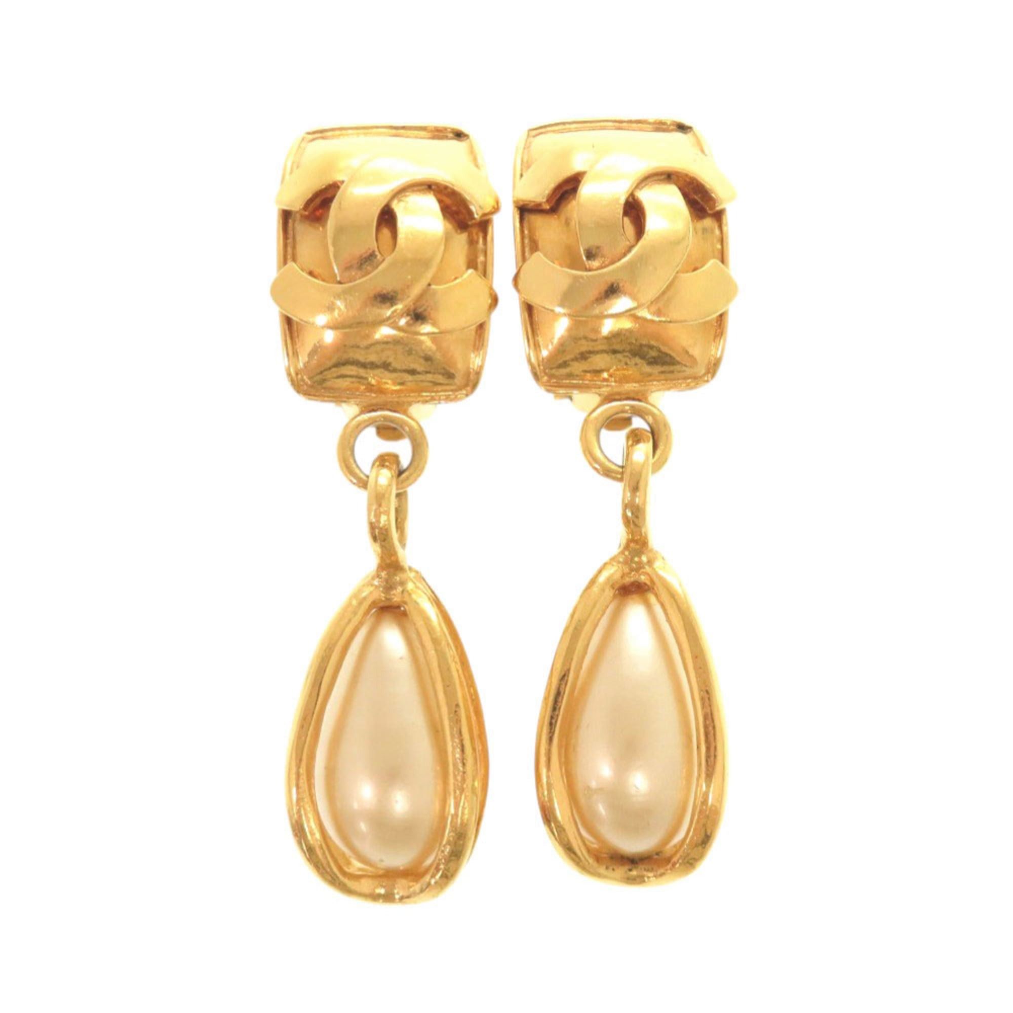 Chanel Excellent condition Chanel vintage Coco Mark metal faux pearl gold earrings 0070CHANEL Size ONE SIZE - 1 Thumbnail