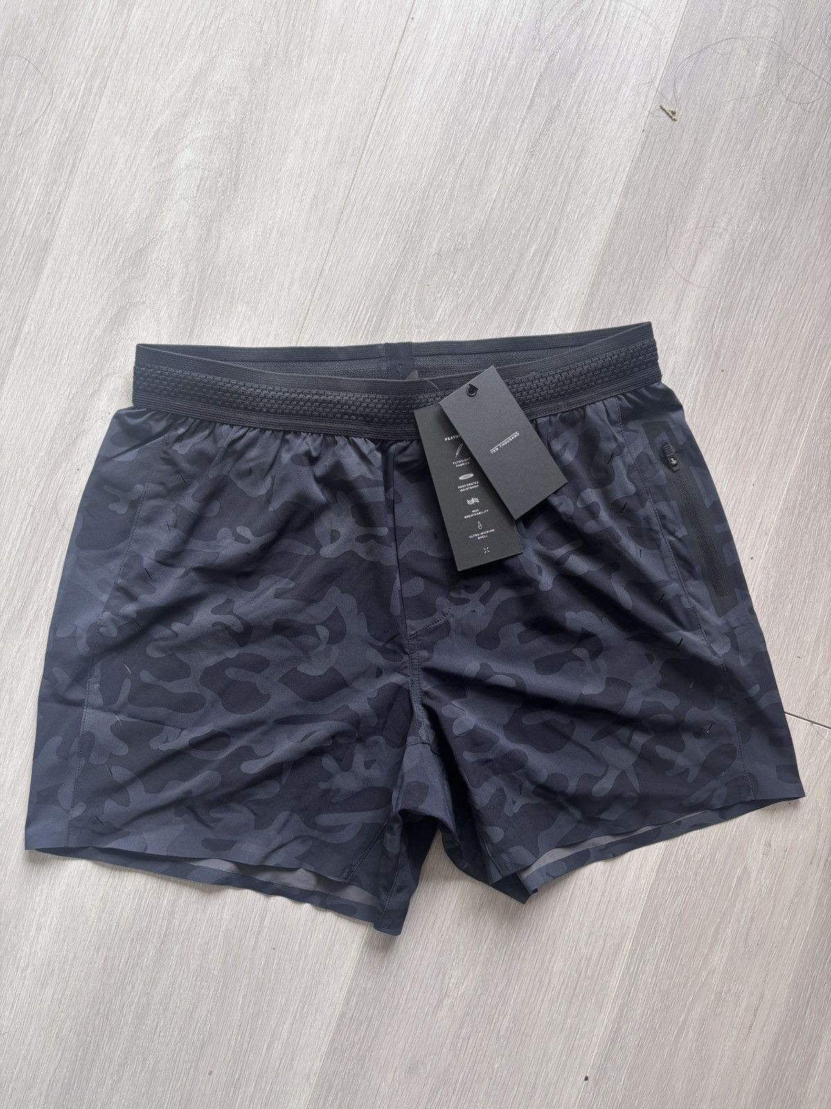 Ten Thousand Session Short - Black Camo / No Liner 5 inches. Size US 32 / EU 48 - 1 Thumbnail