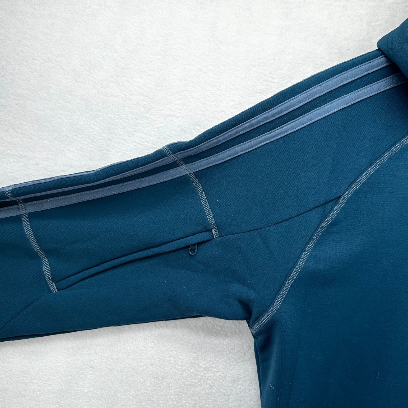 Adidas Adidas Pullover Hoodie Blue Men's Medium Long Sleeve Front Pockets Size US M / EU 48-50 / 2 - 6 Thumbnail