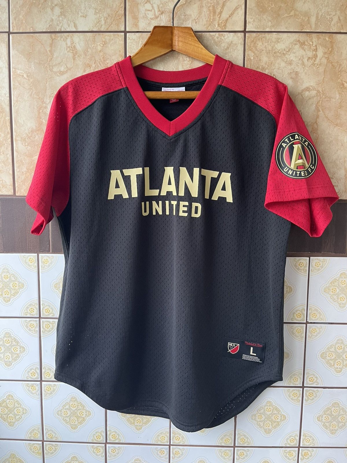 Mitchell & Ness Mitchell & Ness Atlanta United MLS jersey Size US L / EU 52-54 / 3 - 1 Thumbnail