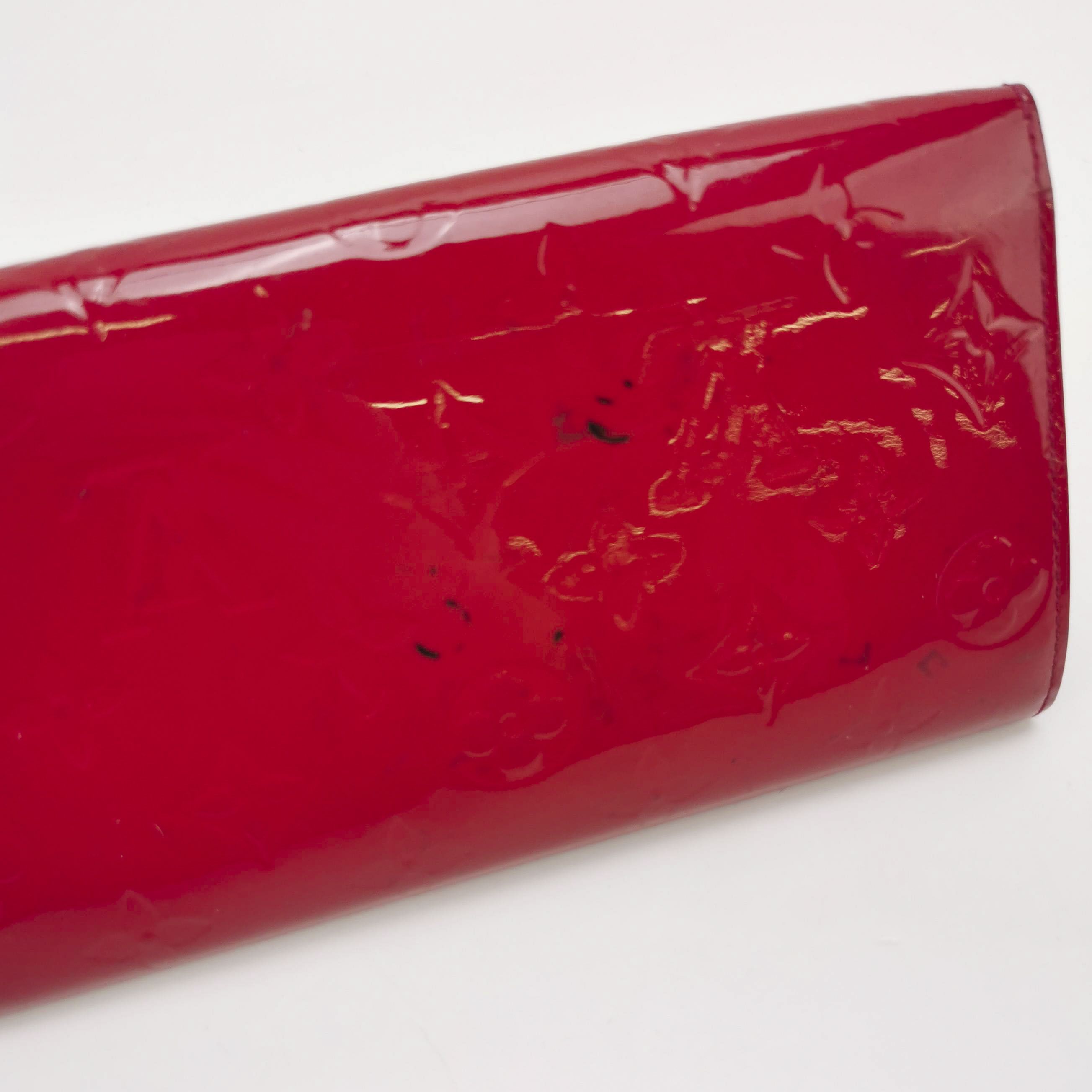 Louis Vuitton Louis Vuitton (LV) Sarah patent leather solid color embosse Size ONE SIZE - 5 Thumbnail