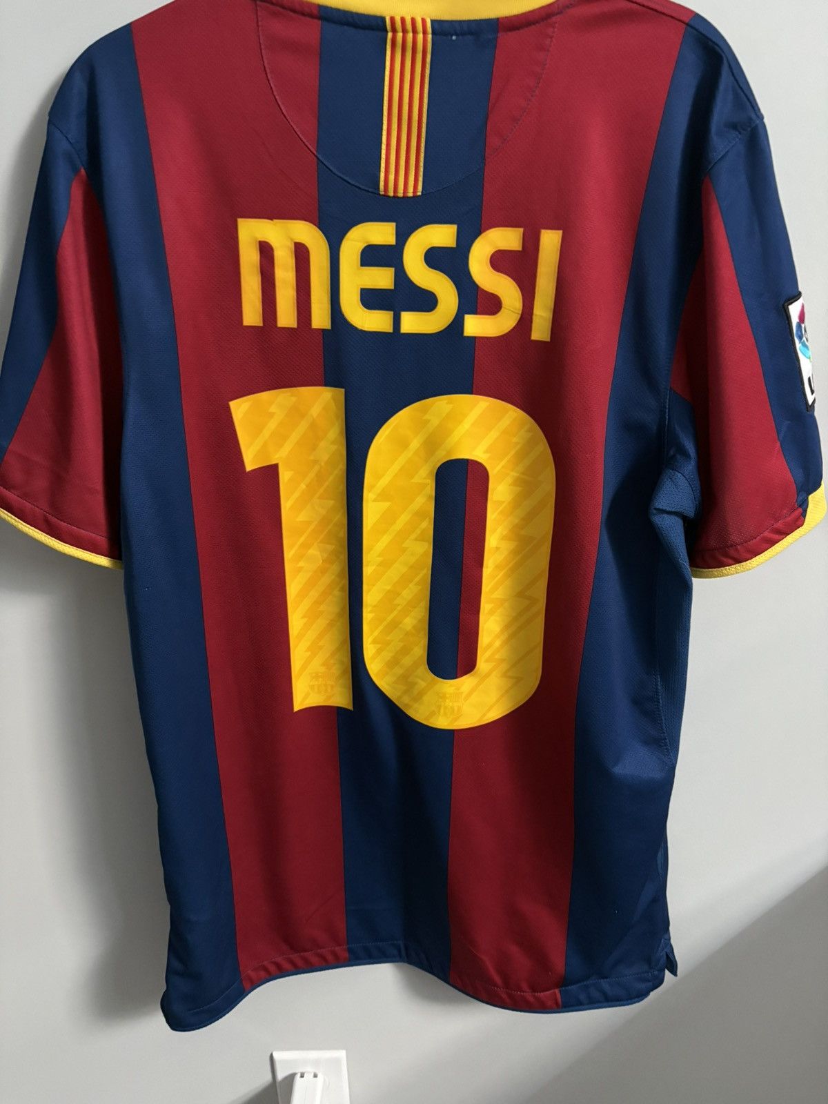 Nike Barcelona 2010-11 Home Jersey Size US S / EU 44-46 / 1 - 2 Thumbnail