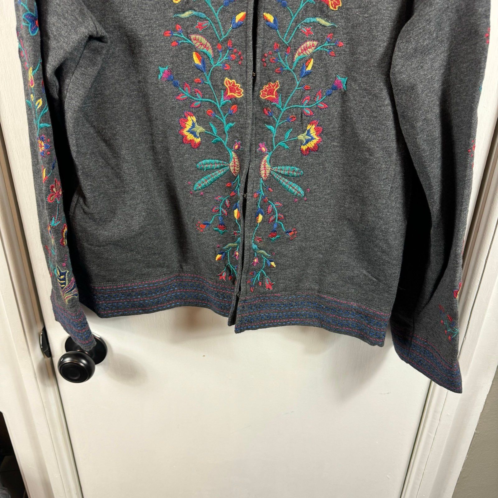 Johnny Was Johnny Was gray floral embroidered cardigan hook closure. Size M / US 6-8 / IT 42-44 - 3 Thumbnail