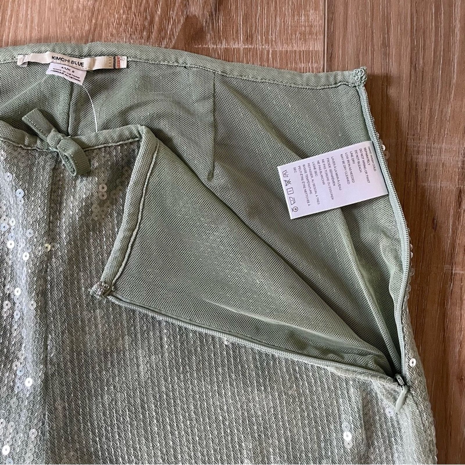 Urban Outfitters Urban Outfitters Kimchi Blue Lily Sequin Flare Pant 4 Size 27" / US 4 / IT 40 - 4 Thumbnail