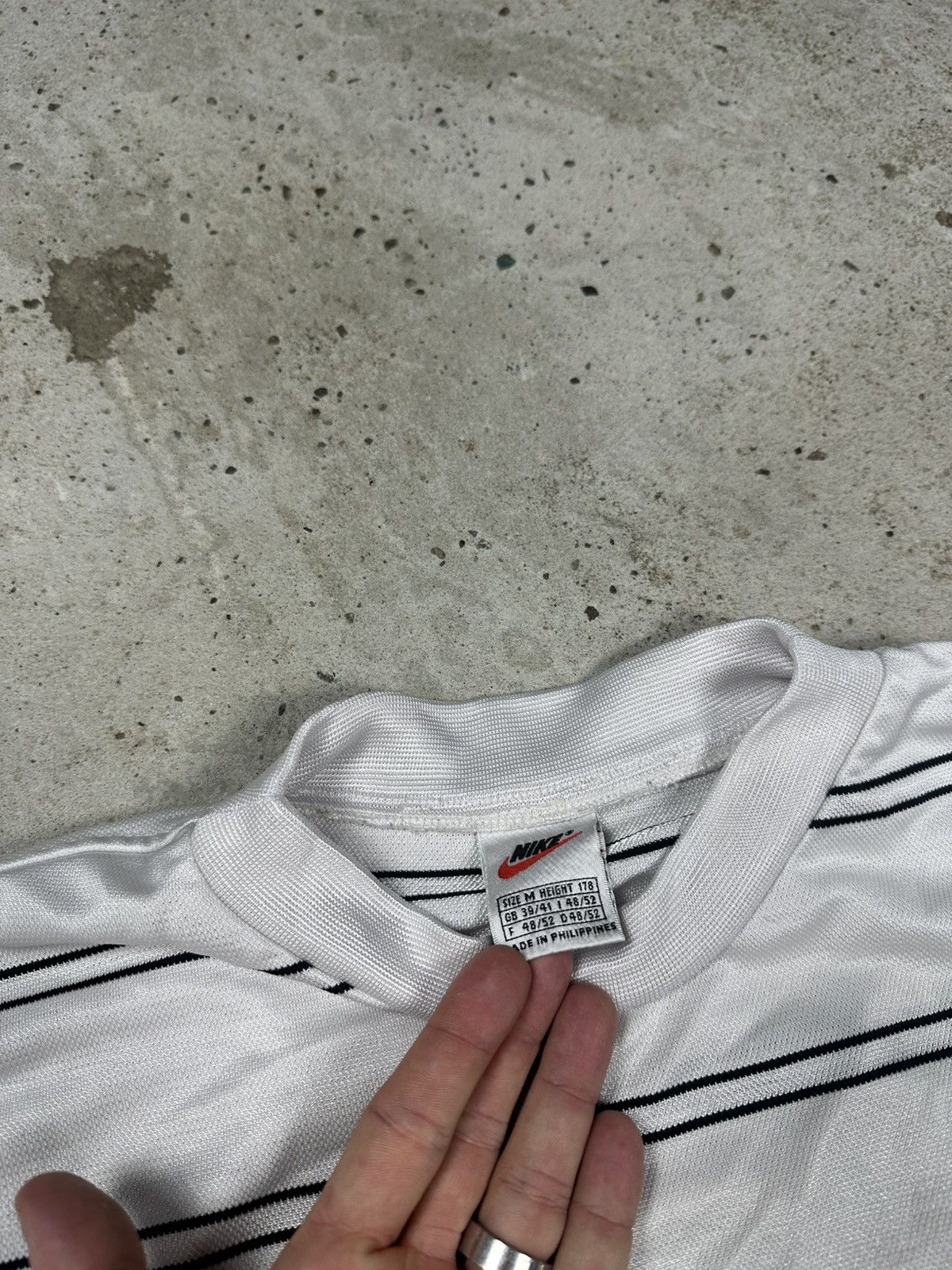 Nike Vintage 90s Nike Striped Center Swoosh Logo Tee White Size US M / EU 48-50 / 2 - 8 Thumbnail