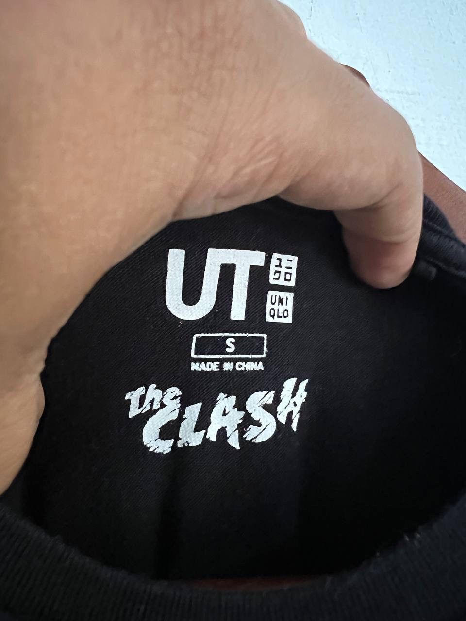 Uniqlo The Clash Uniqlo UT Tee Size US S / EU 44-46 / 1 - 9 Thumbnail
