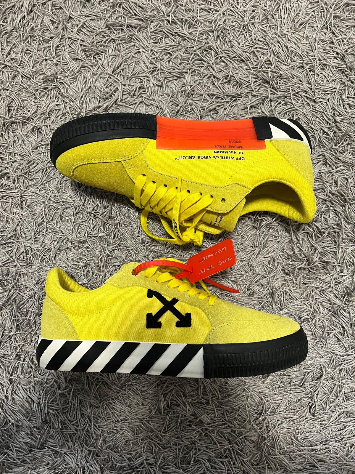 Off-White Off White Vulc Low Yellow Size US 7.5 / EU 40-41 - 1 Thumbnail