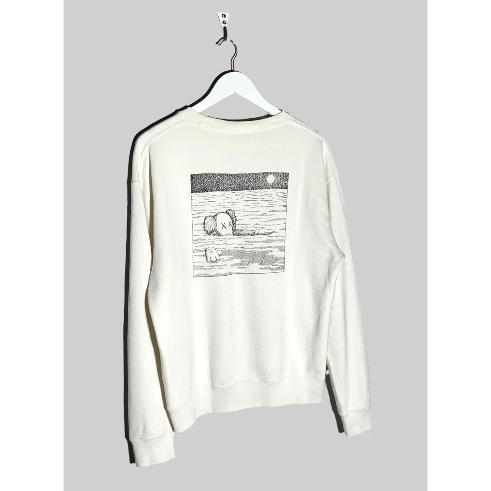 Uniqlo KAWS UNIQLO Graphic Sweatshirt Pullover White Small Men Regular Crew Neck Long Sleeve Cotton Polyester Logo Print Vintage No Size US S / EU 44-46 / 1 - 2 Thumbnail
