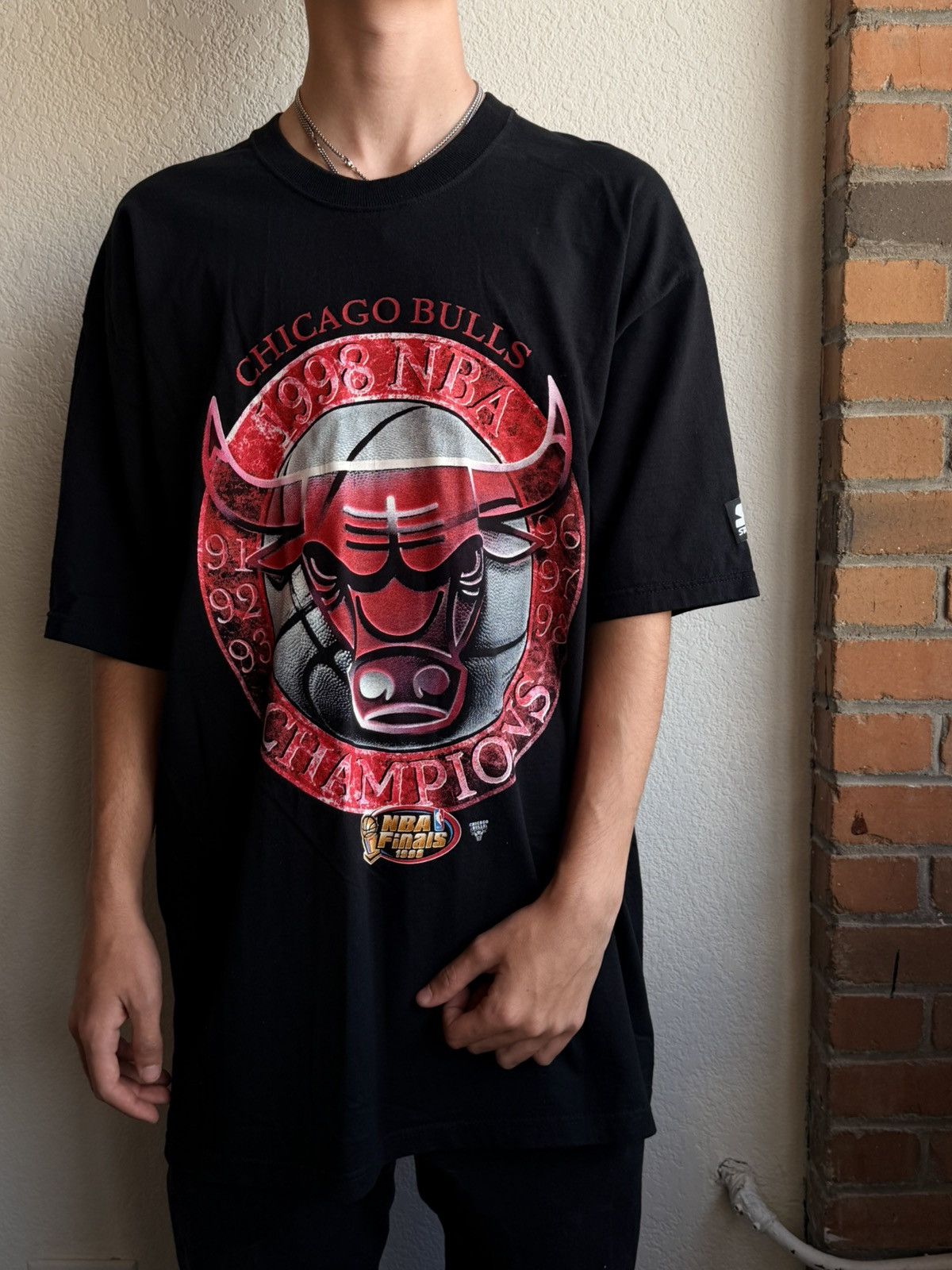 Vintage Vintage 1998 Champions Bulls Tee Size US XL / EU 56 / 4 - 1 Thumbnail