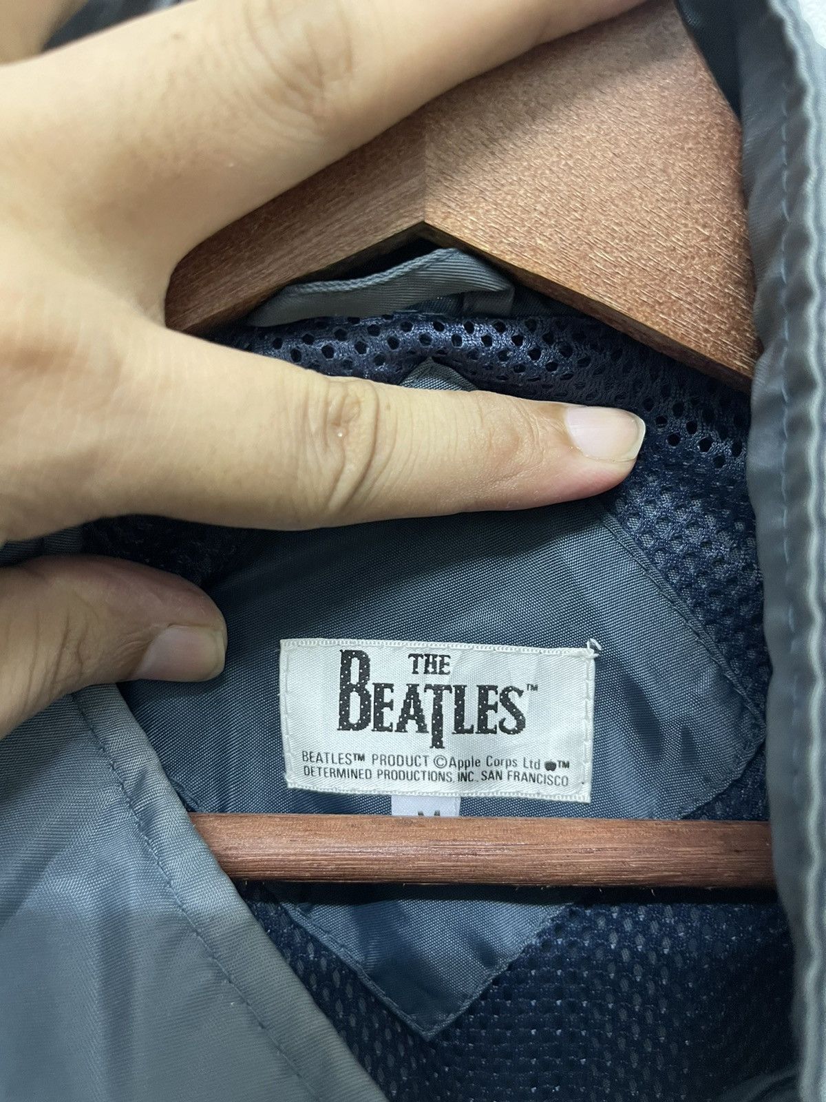 Band Tees RARE💙 JOHN LENNON THE BEATLES PRODUCT APPLE Corps Ltd Size US M / EU 48-50 / 2 - 4 Thumbnail