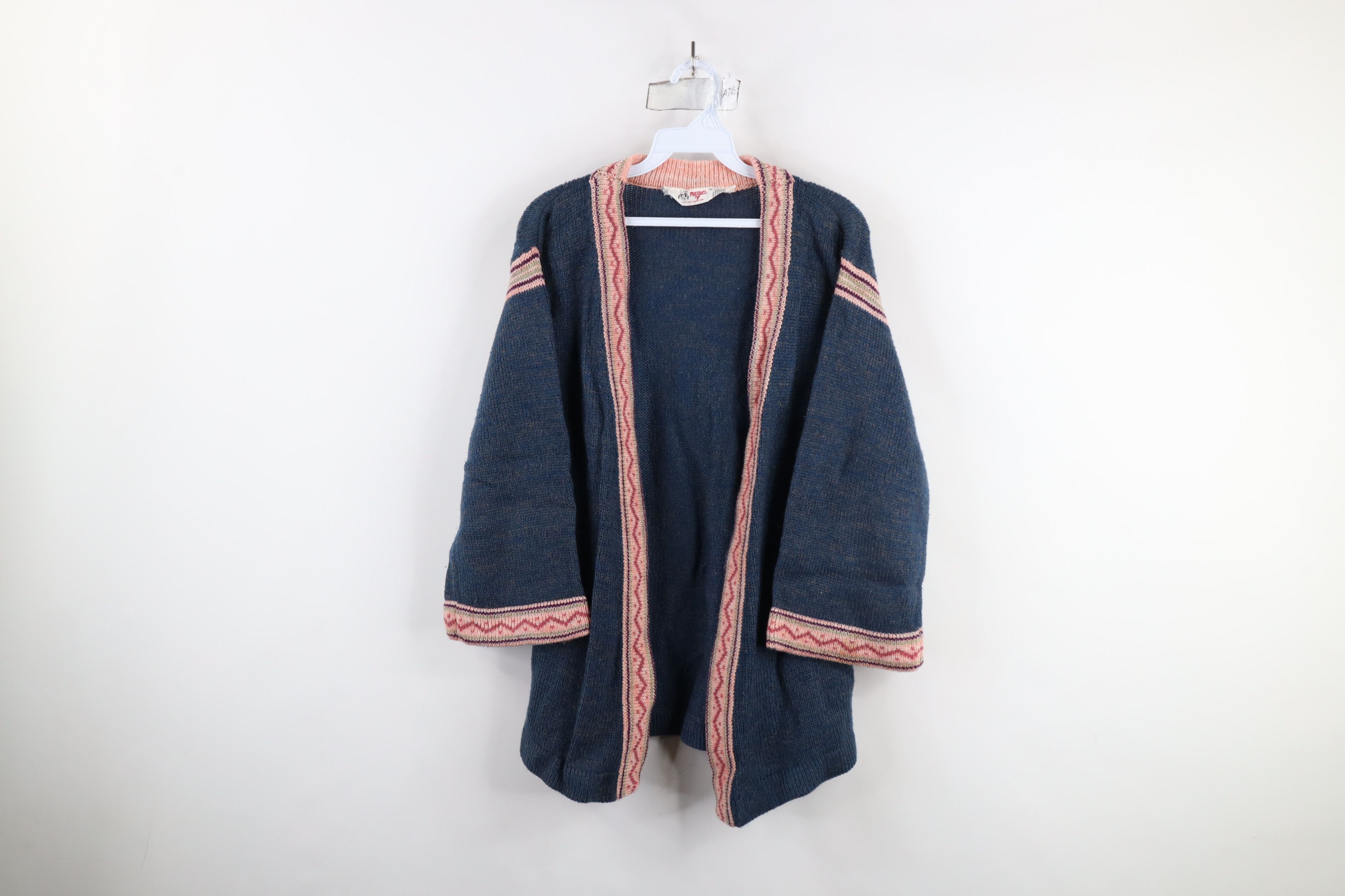 Vintage Vintage 60s 70s Boho Chic Fair Isle Front Cardigan Sweater Size M / US 6-8 / IT 42-44 - 1 Thumbnail