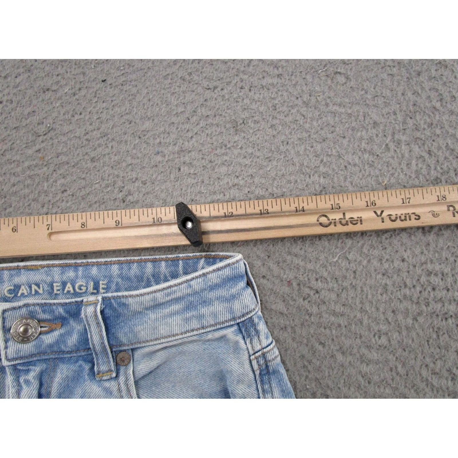 American Eagle Outfitters American Eagle Strigid High Rise Light Wash Blue Denim Mom Jeans Size 00 Stretch Size 24" / US 00 / IT 34 - 7 Thumbnail