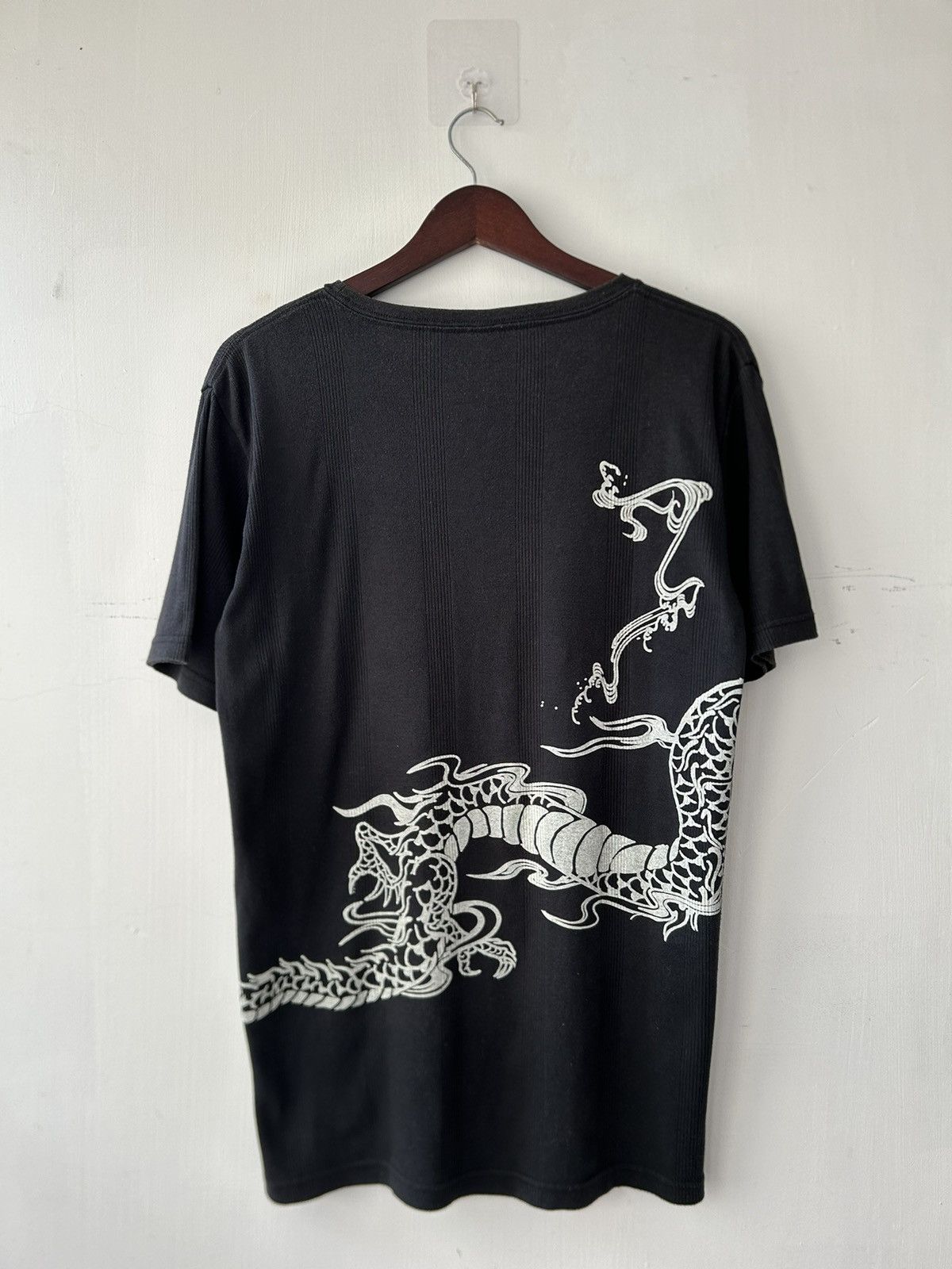 Avirex Vintage 2000s Avirex USA Dragon Graphic Tee Size US XL / EU 56 / 4 - 4 Thumbnail