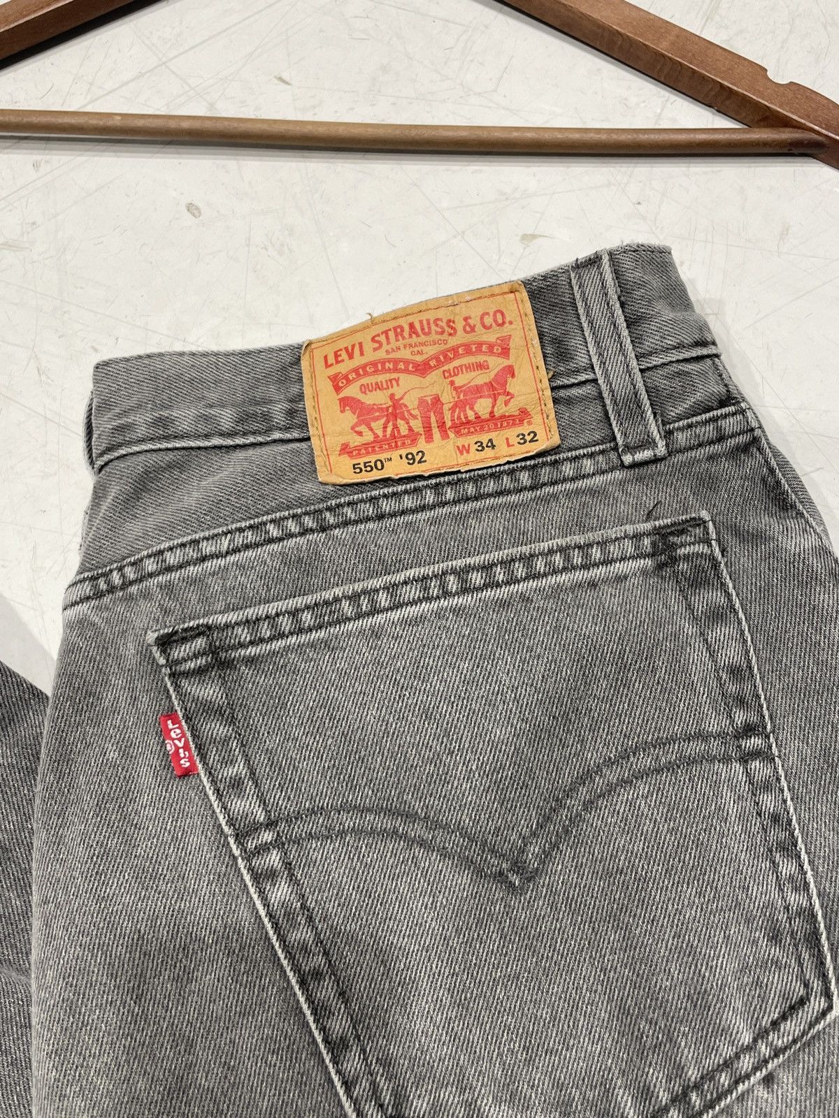 Levi's Vintage Levi’s 550s Black Denim Size US 34 / EU 50 - 2 Thumbnail