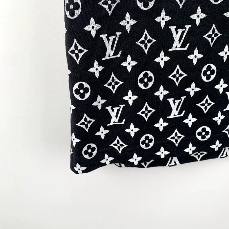 Louis Vuitton Louis Vuitton black logo and cotton crewneck with floral Size US S / EU 44-46 / 1 - 4 Thumbnail