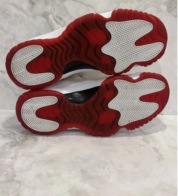 Jordan Brand Low top cherry 11s Size US 10 / EU 43 - 5 Thumbnail