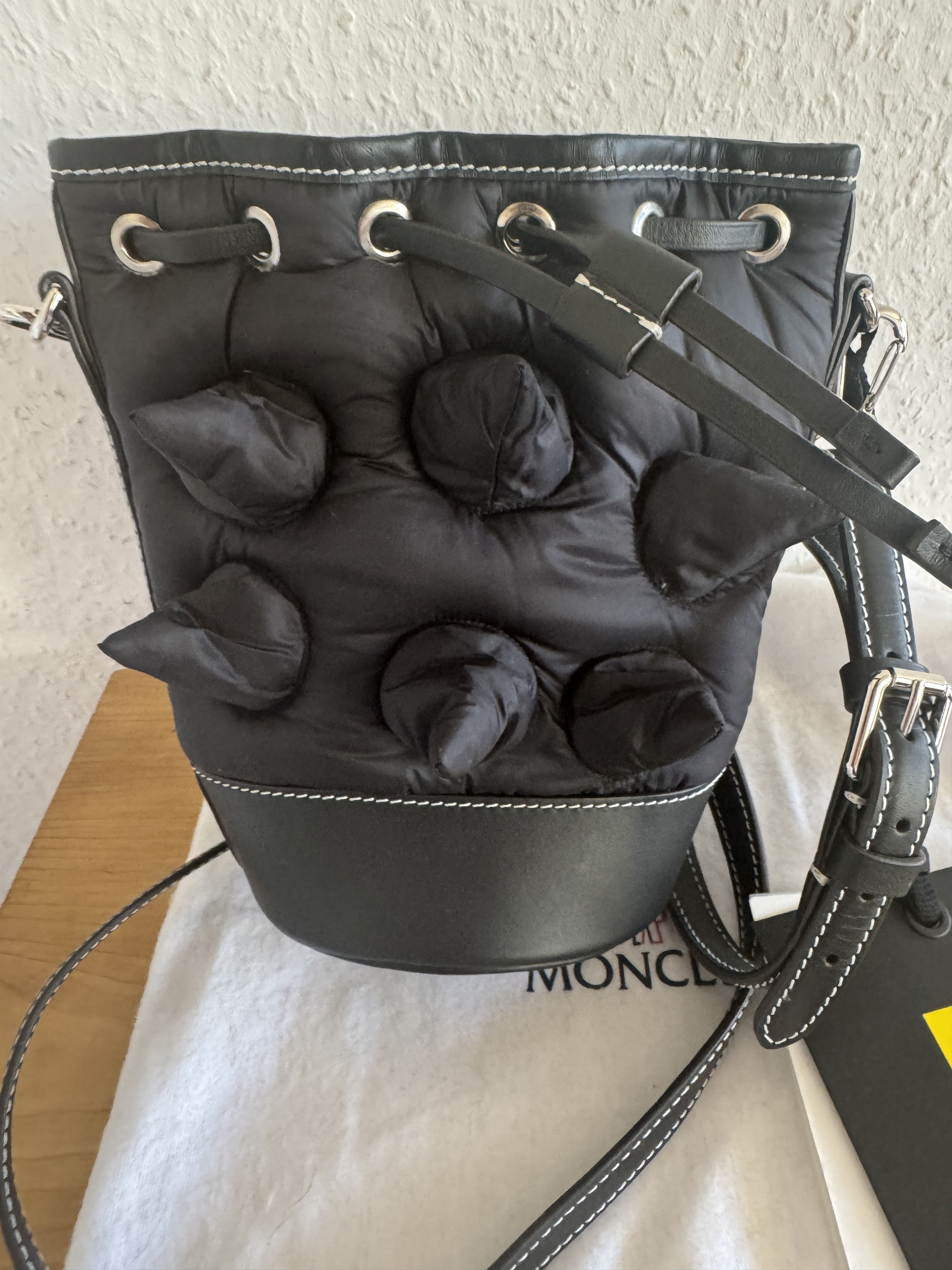 JW Anderson × Moncler Spike Critter Padded Bucket Bag Size ONE SIZE - 3 Thumbnail