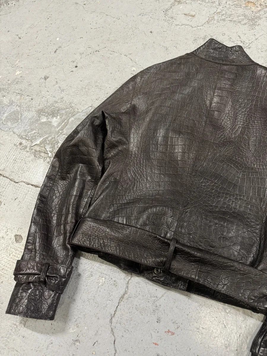 Emporio Armani AW2005 Emporio Armani Asymmetrical Crocodile Effect Brown Leather Jacket Size XXS / US 00 / IT 34 - 6 Thumbnail