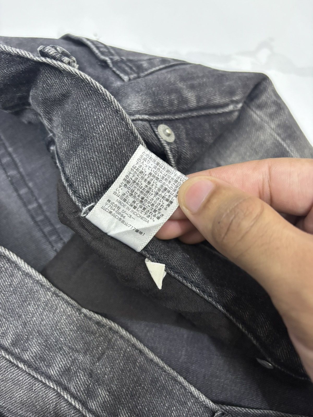 GU × Undercover Vintage GU Faded Black Loose Distressed Jean Size US 37 - 11 Thumbnail