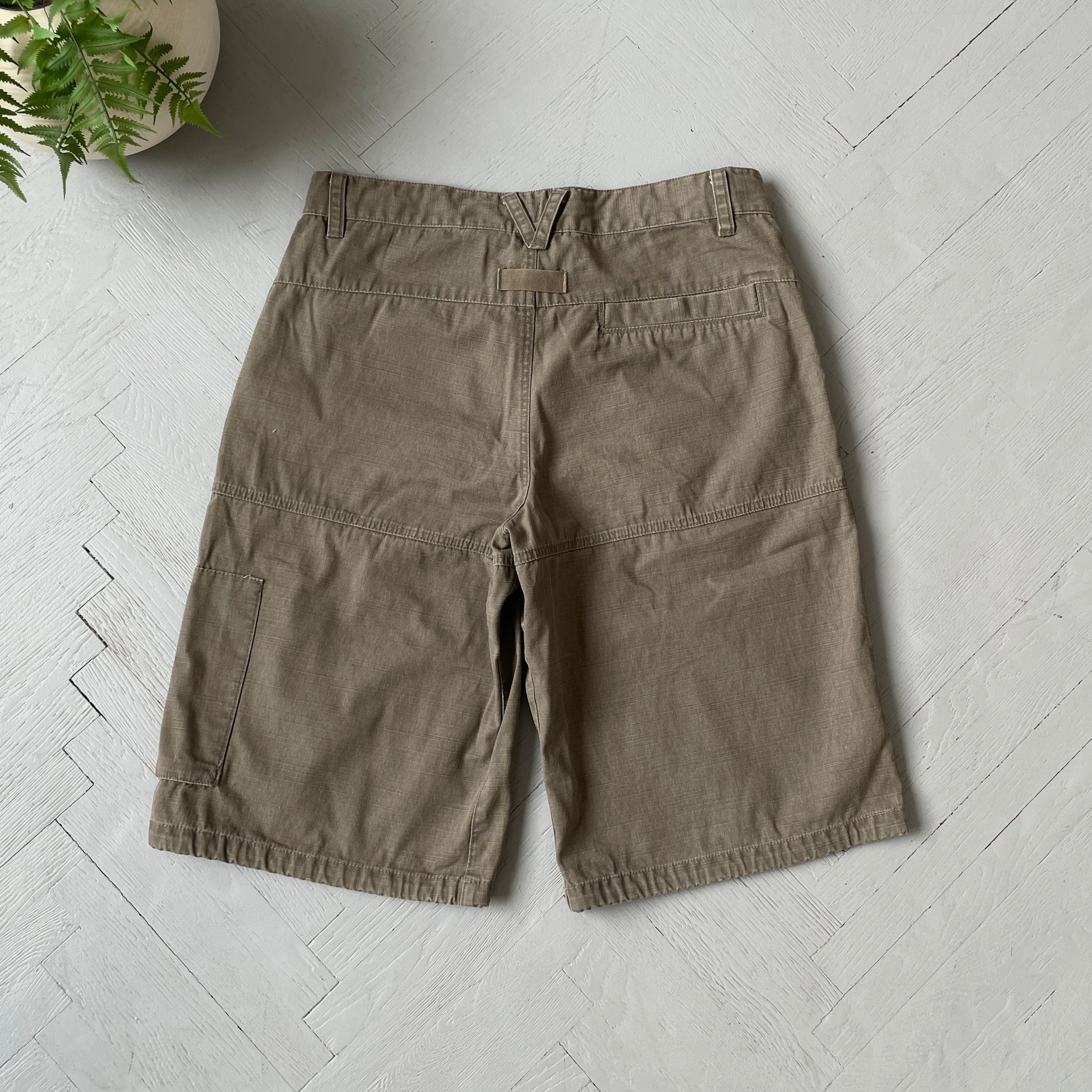 Nike Vintage Nike Cargo Shorts Size US 33 - 1 Thumbnail