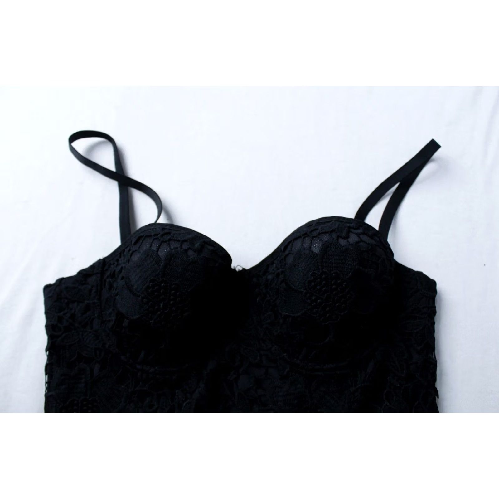 Vintage Chicwish Women's Black Floral Cutwork Lace Bustier Crop Top Tank CN6 Small NWT Size S / US 4 / IT 40 - 2 Thumbnail