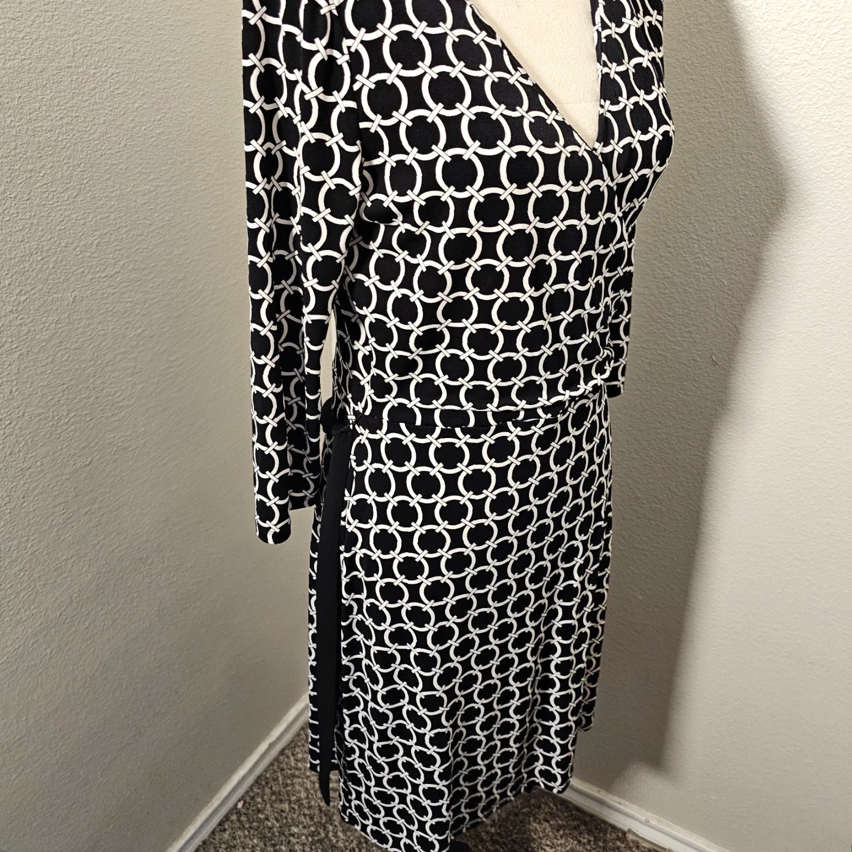 White House Black Market White House Black Market Dress 3/4 Sleeve Belted V-Neck Midi Black Women's 8 Size M / US 6-8 / IT 42-44 - 5 Thumbnail