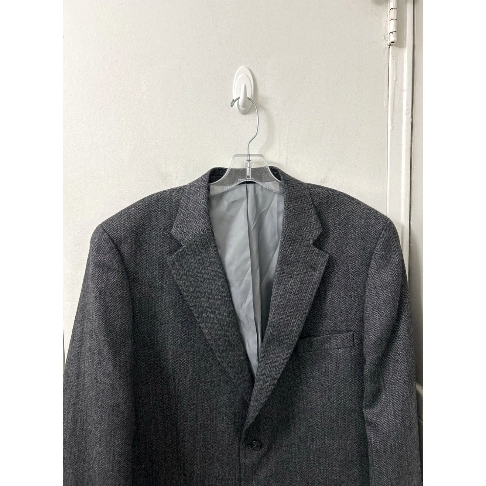 Vintage Savile Row Mens Blazer 44R Gray Herringbone 100% Lambswool Sport Coat Two-Button Chest Welt Pocket Notch Lapel Regular Fit Vintage: No Mens Size 44R - 2 Thumbnail