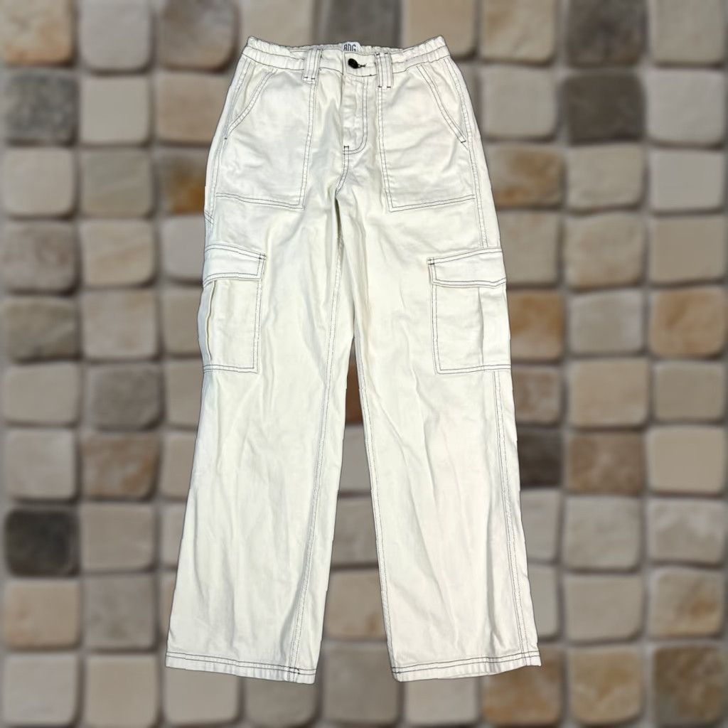 Urban Outfitters Urban Outfitters Jeans Womens 28 Ivory Denim Cargo Straight High Rise Zip Pockets Size 28" / US 6 / IT 42 - 1 Thumbnail