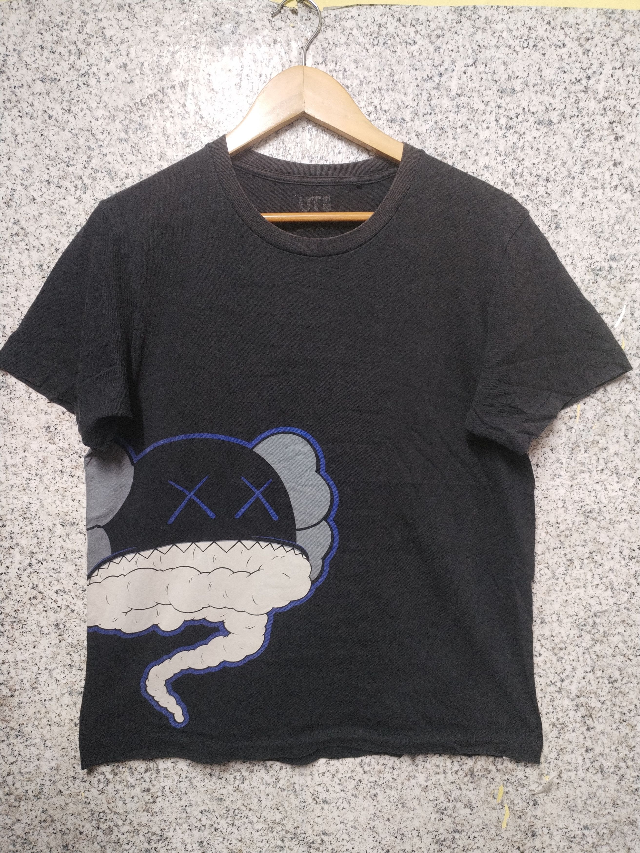 Japanese Brand VINTAGE KAWS VERY RARE Size US M / EU 48-50 / 2 - 1 Thumbnail