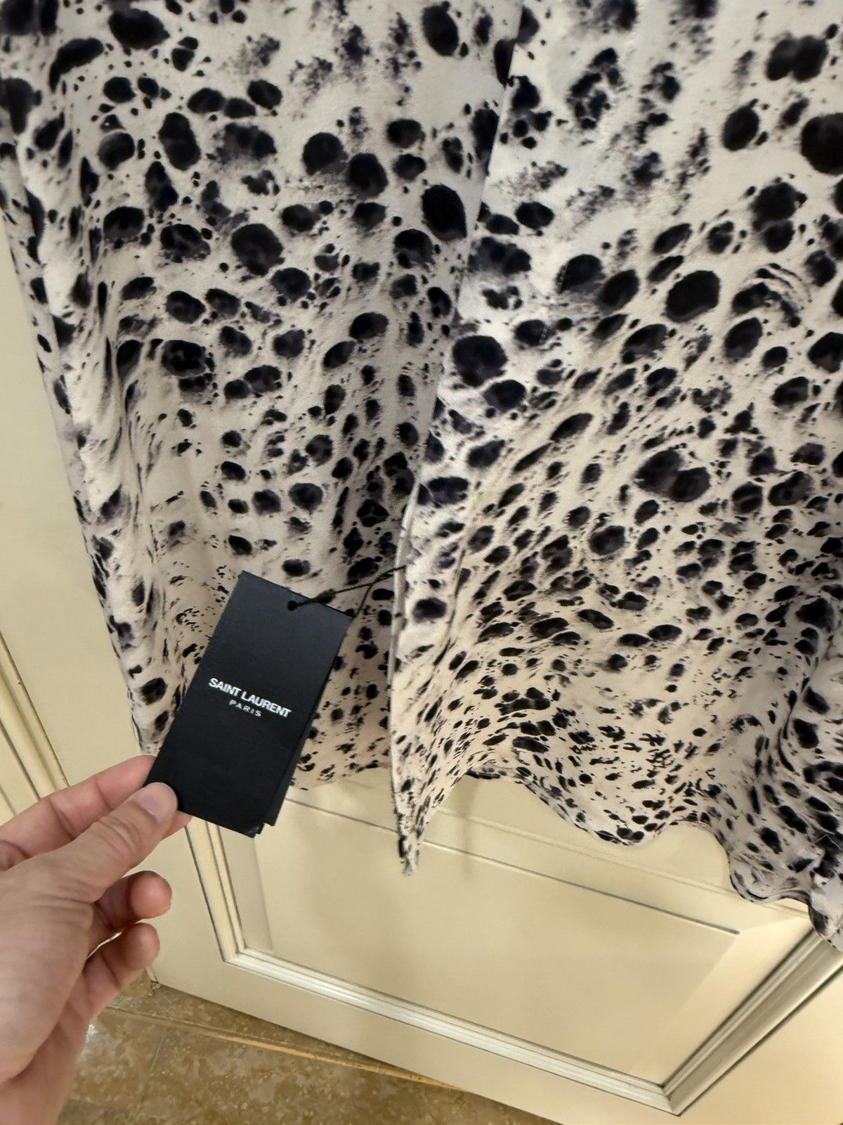 Saint Laurent Paris Snow leopard print silk shirt collar size38 Size US M / EU 48-50 / 2 - 14 Thumbnail