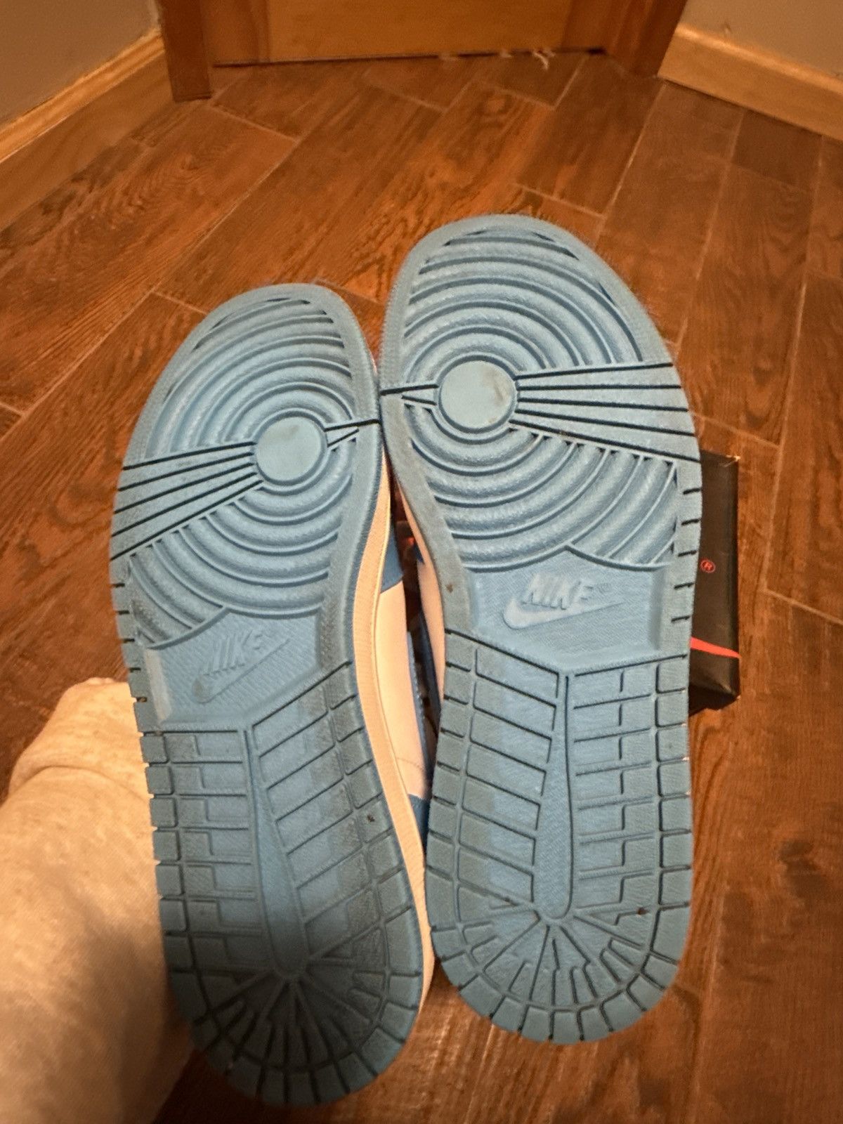 Jordan Brand Air Jordan 1 UNC 2015 Release Size US 10 / EU 43 - 4 Thumbnail