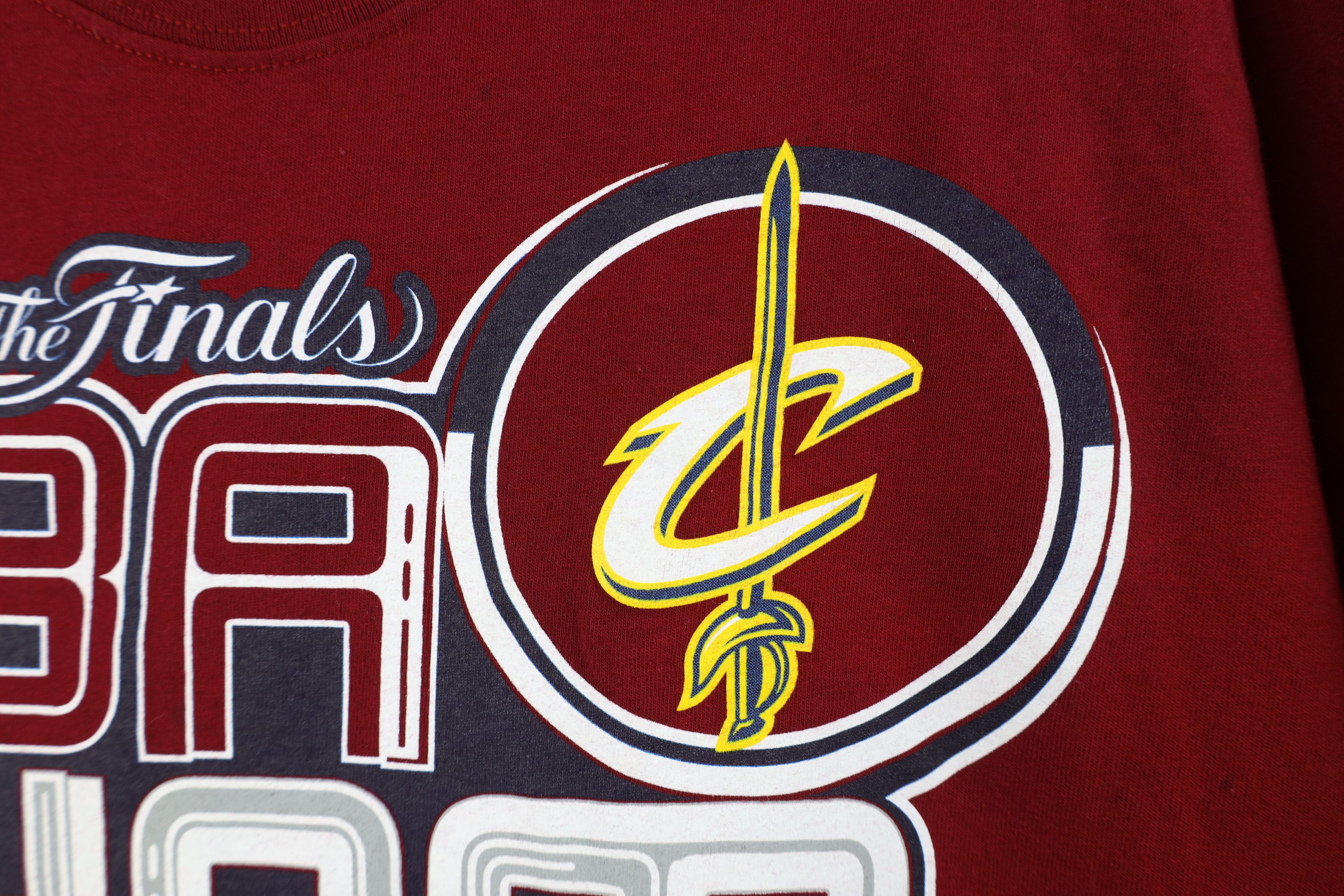 Vintage Vintage Y2K Cleveland Cavaliers Basketball T-Shirt Red Size US XL / EU 56 / 4 - 6 Thumbnail