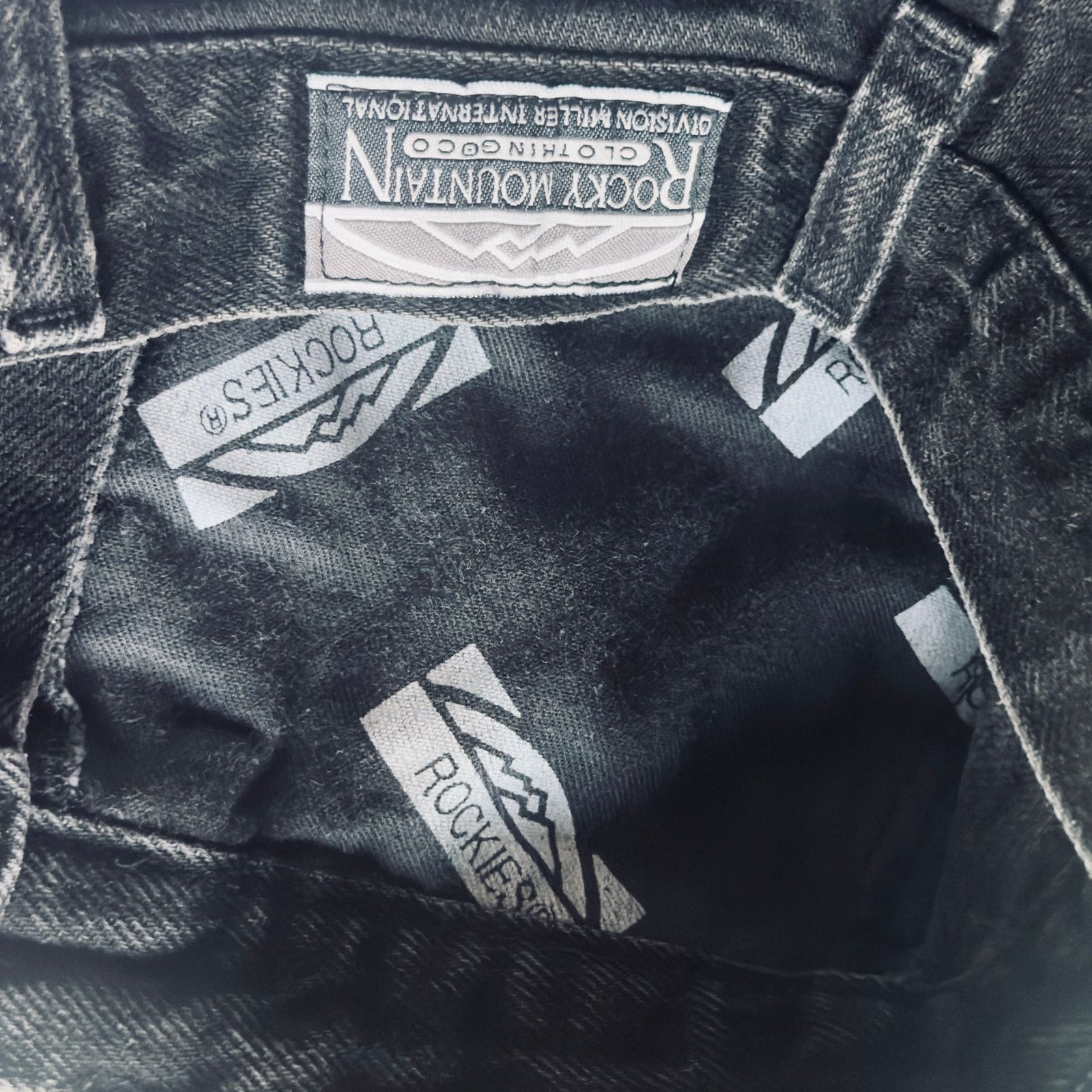 Rocky Mountain Featherbed Vtg Rocky Mountain Jeans Rockies Black High Rise Velvet Size 24" / US 00 / IT 34 - 16 Thumbnail