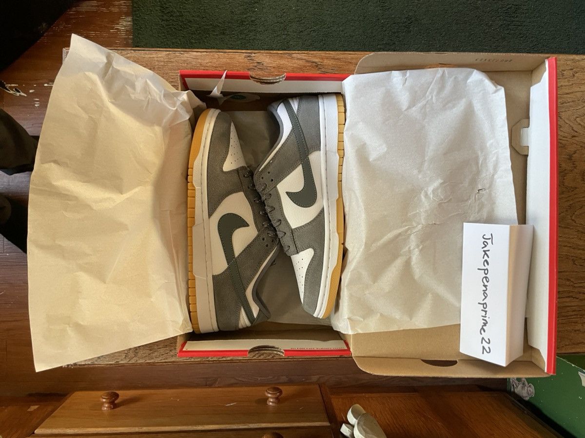Nike Nike Dunk Low, white & smoke grey Size US 9 / EU 42 - 13 Thumbnail