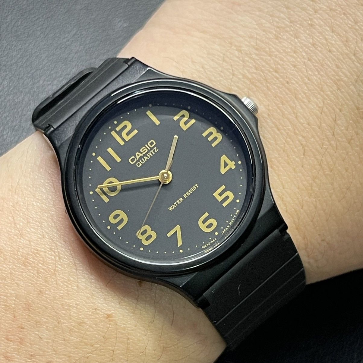 Casio × Japanese Brand Casio Minimalist Classic Retro Watch – Black Gold Size ONE SIZE - 4 Thumbnail