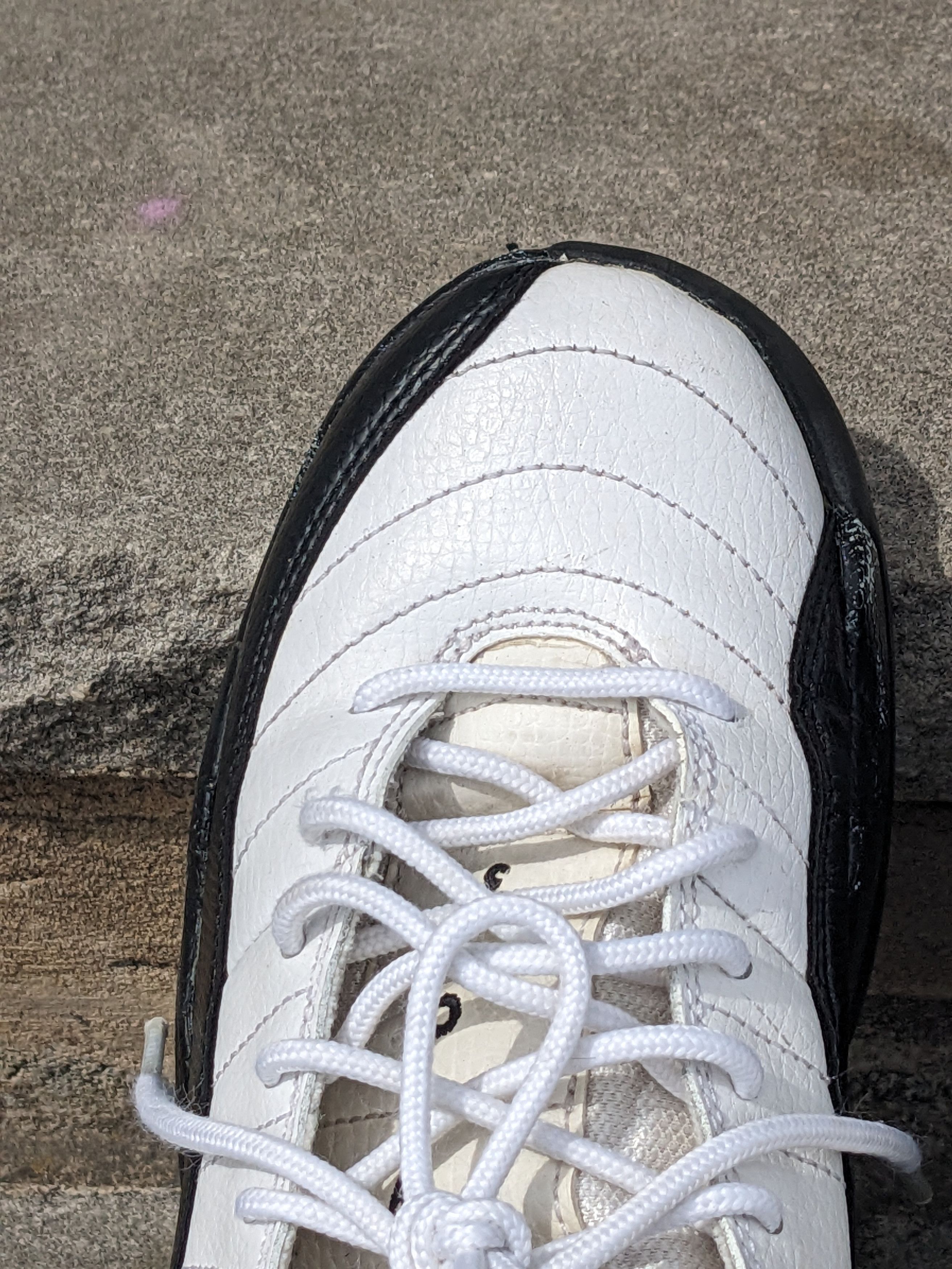 Jordan Brand × Nike Nike Air Jordan Retro 12 Taxi 2013 153265-125 Size 6Y Size US 6 / EU 39 - 5 Thumbnail