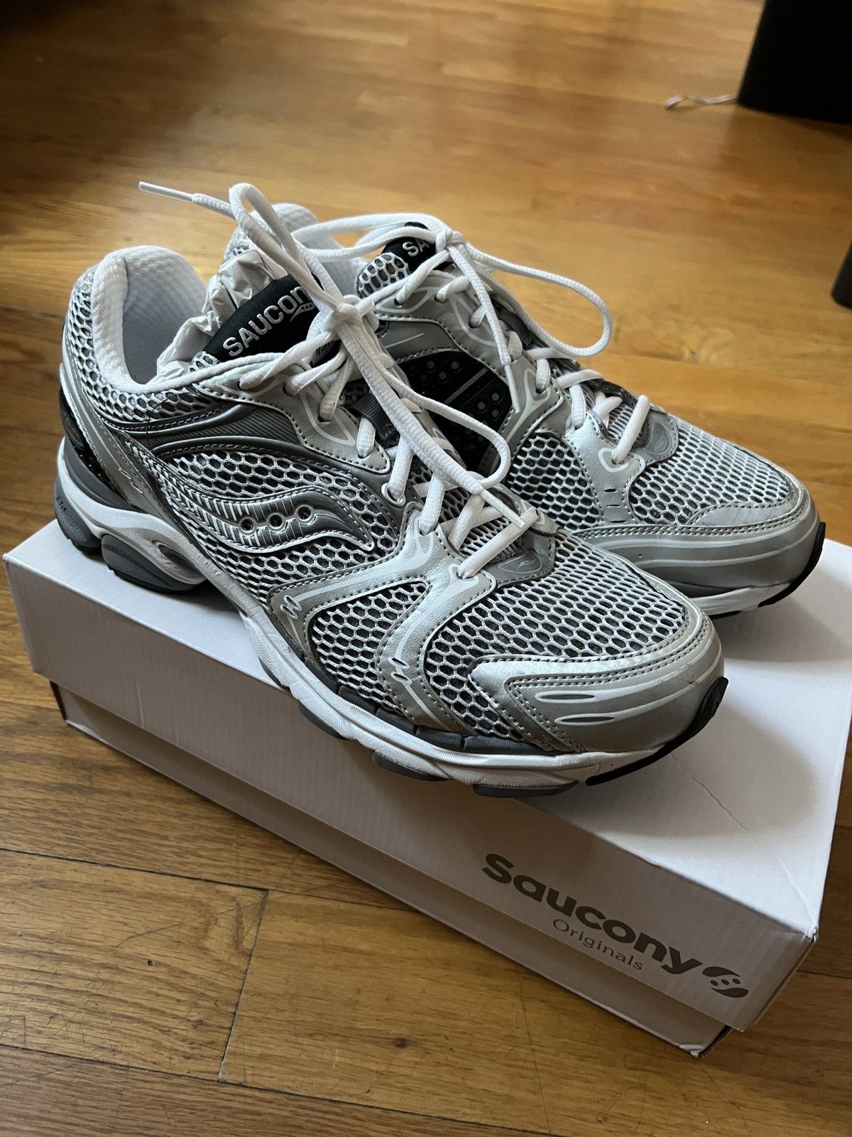 Saucony Saucony Progrid Triumph 4 grey silver Size US 11.5 / EU 44-45 - 2 Thumbnail