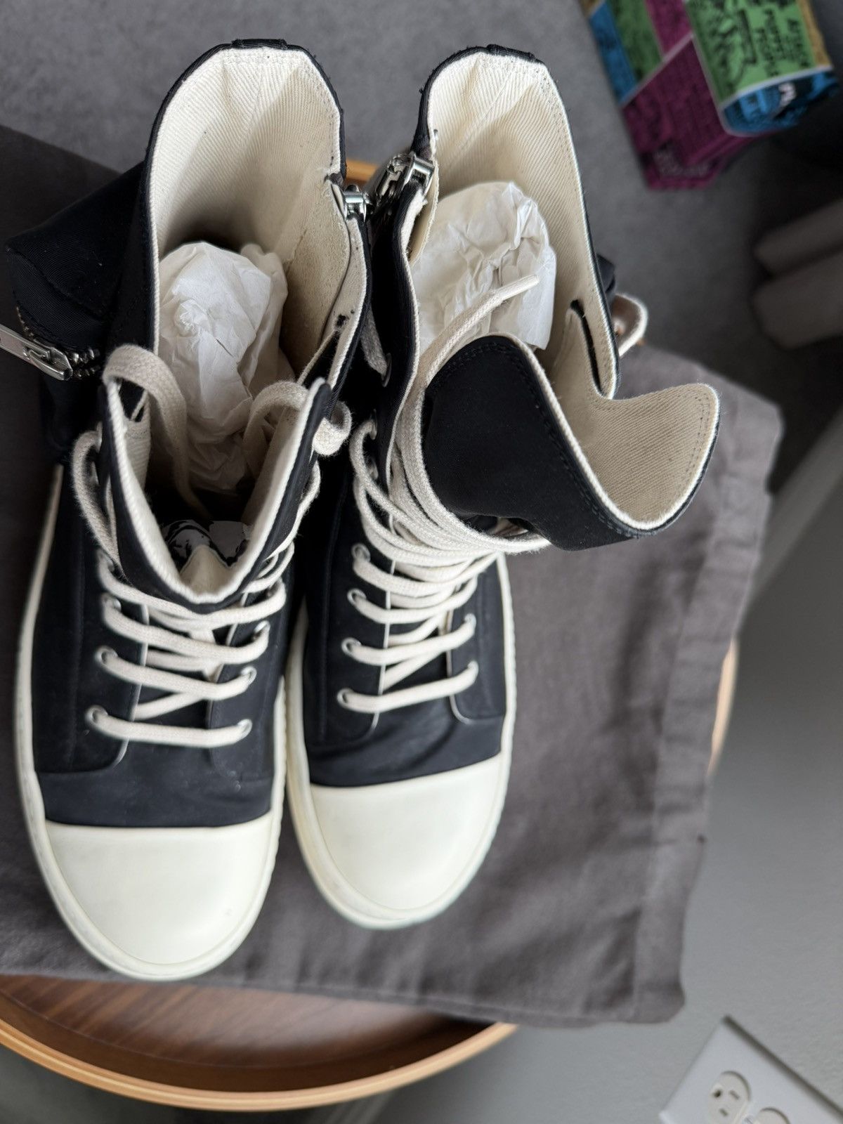 Rick Owens Rick Owens Cargo sneakers w/ bag black & milk 46 worn once Size US 13 / EU 46 - 9 Thumbnail