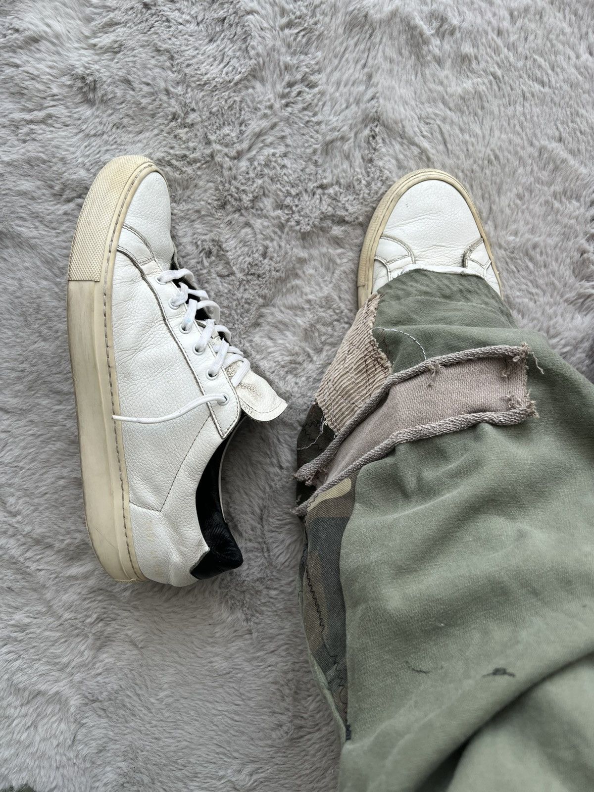 Common Projects Common Projects Low Top Sneaker Distressed Size US 9 / EU 42 - 1 Thumbnail