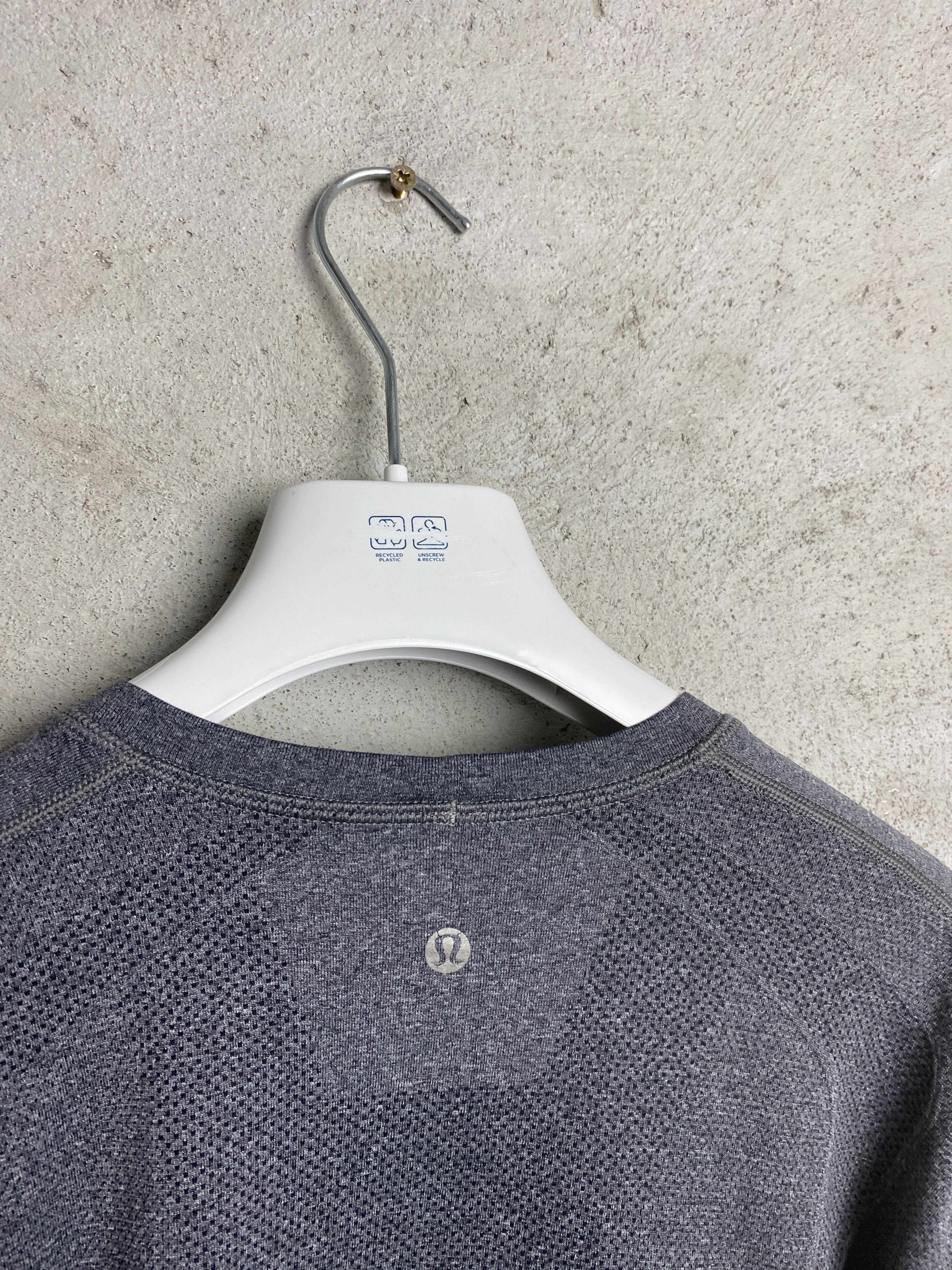 Lululemon Lululemon t-shirt tee gym sport running Size US L / EU 52-54 / 3 - 4 Thumbnail
