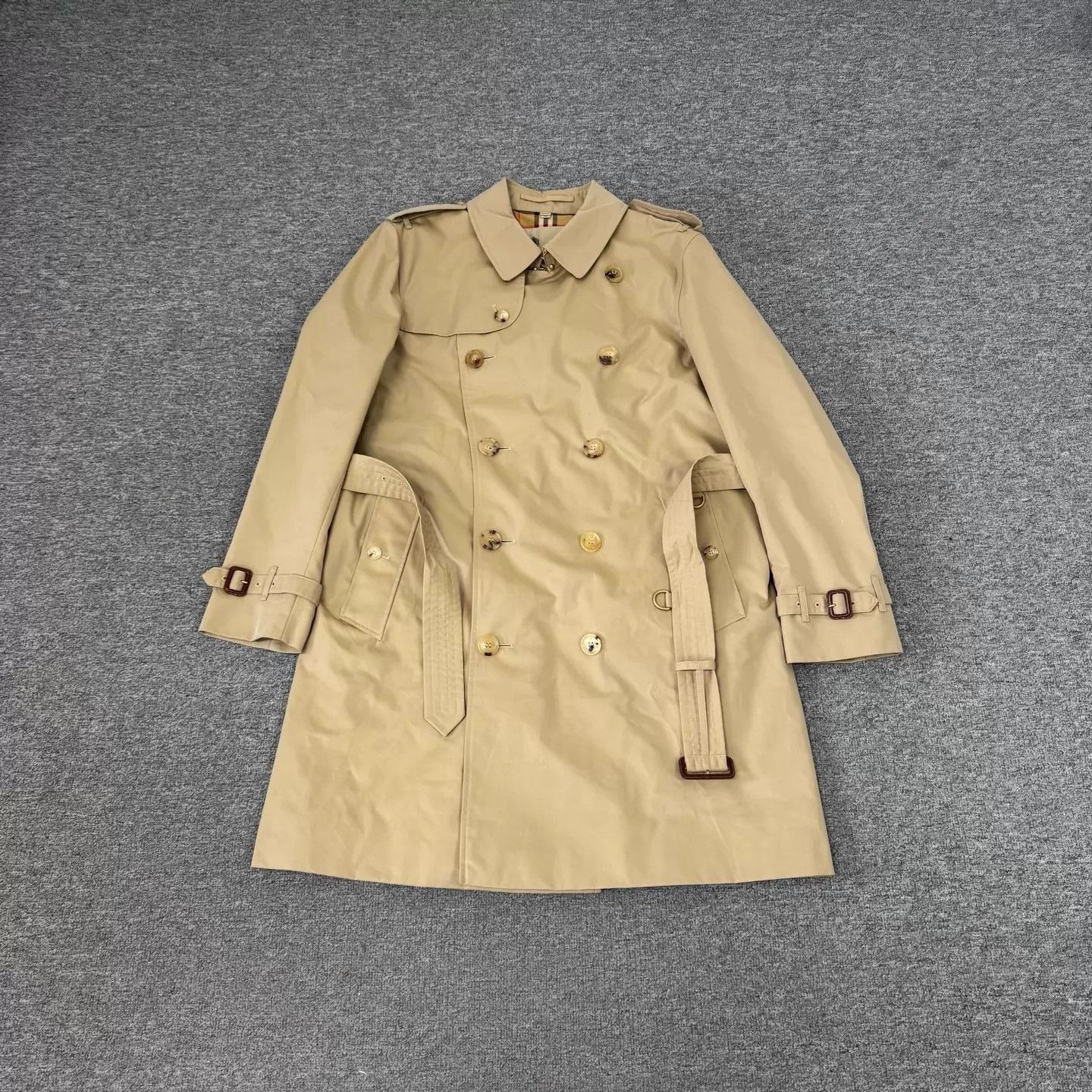 Burberry Beige Double-Breasted Trench Coat Size L Size US L / EU 52-54 / 3 - 1 Thumbnail