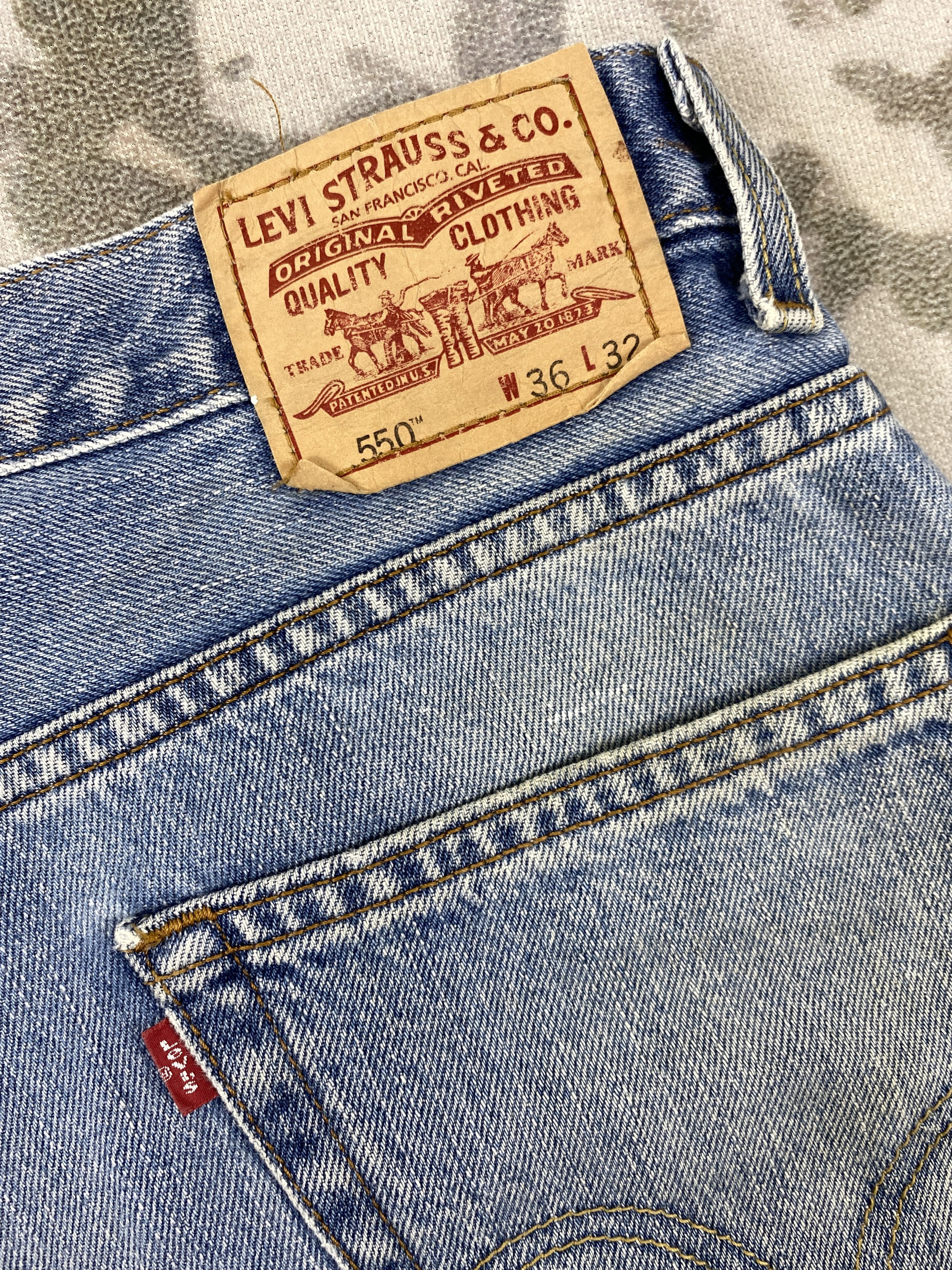 Vintage Light Blue Wash Vintage Levi's 550 36x32 Denim -JN2121 Size US 36 / EU 52 - 12 Thumbnail