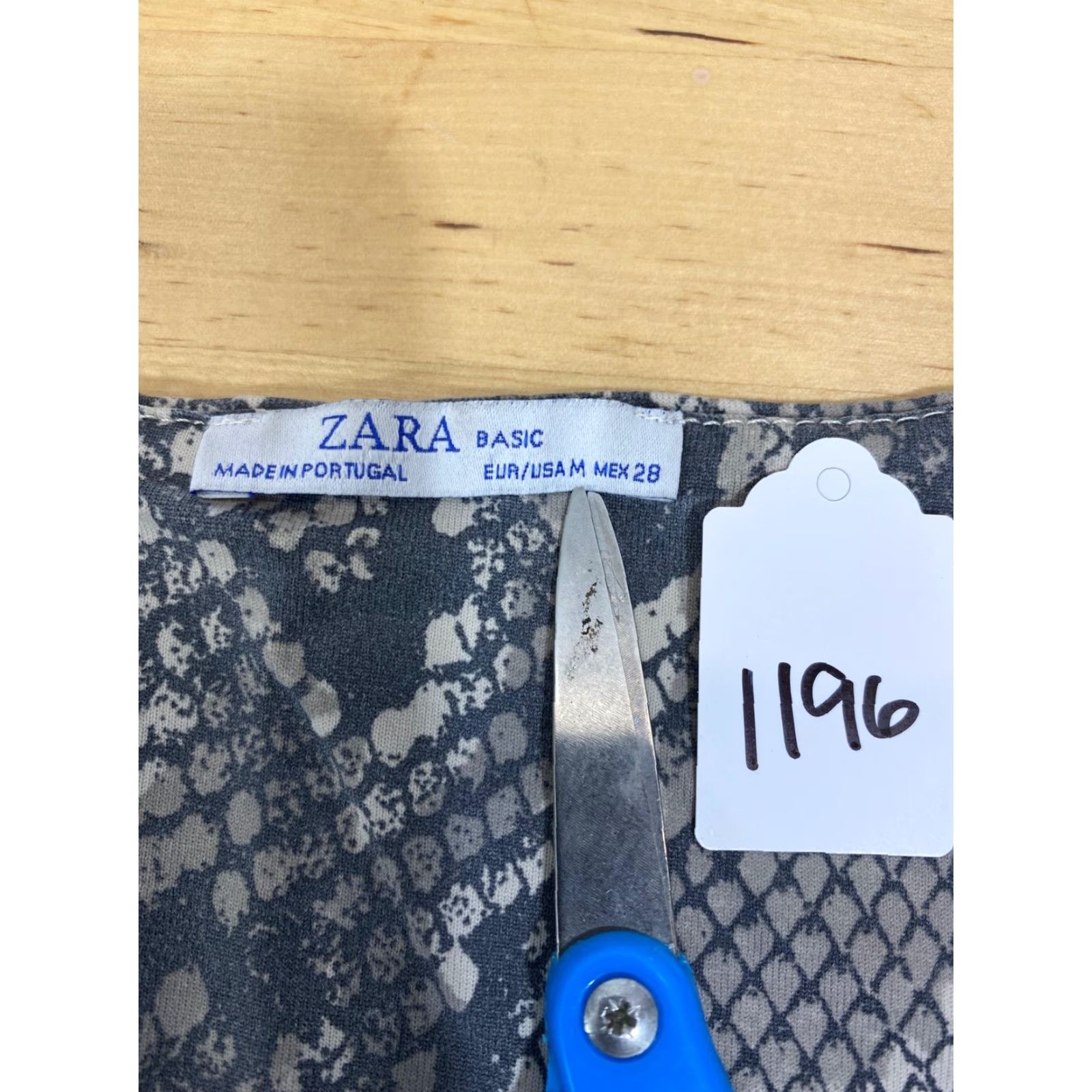 Zara Zara Blouse Shirt Women V-Neck Sleeveless Satin Polyester Multicolor Animal Print Top Size S (Regular) 1196 Size S / US 4 / IT 40 - 3 Thumbnail