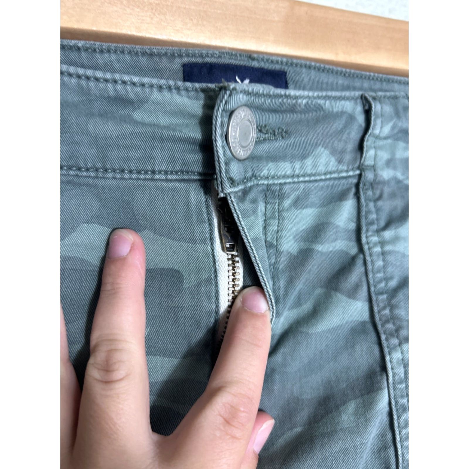 American Eagle Outfitters American Eagle Stretch Skinny Camo Pants Women’s Size 4 Measured 28x29 Size 27" / US 4 / IT 40 - 6 Thumbnail