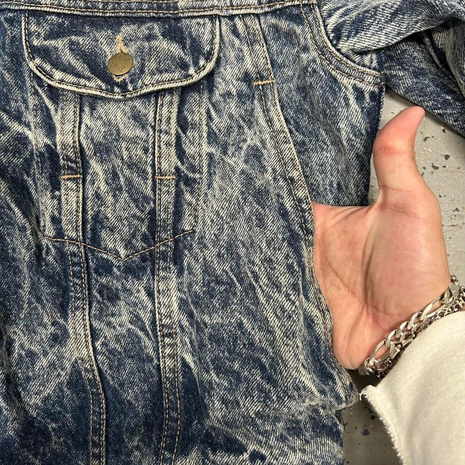 Other VTG 80s/90s Red Camel acid wash Corduroy collar denim jacket Size US L / EU 52-54 / 3 - 8 Thumbnail