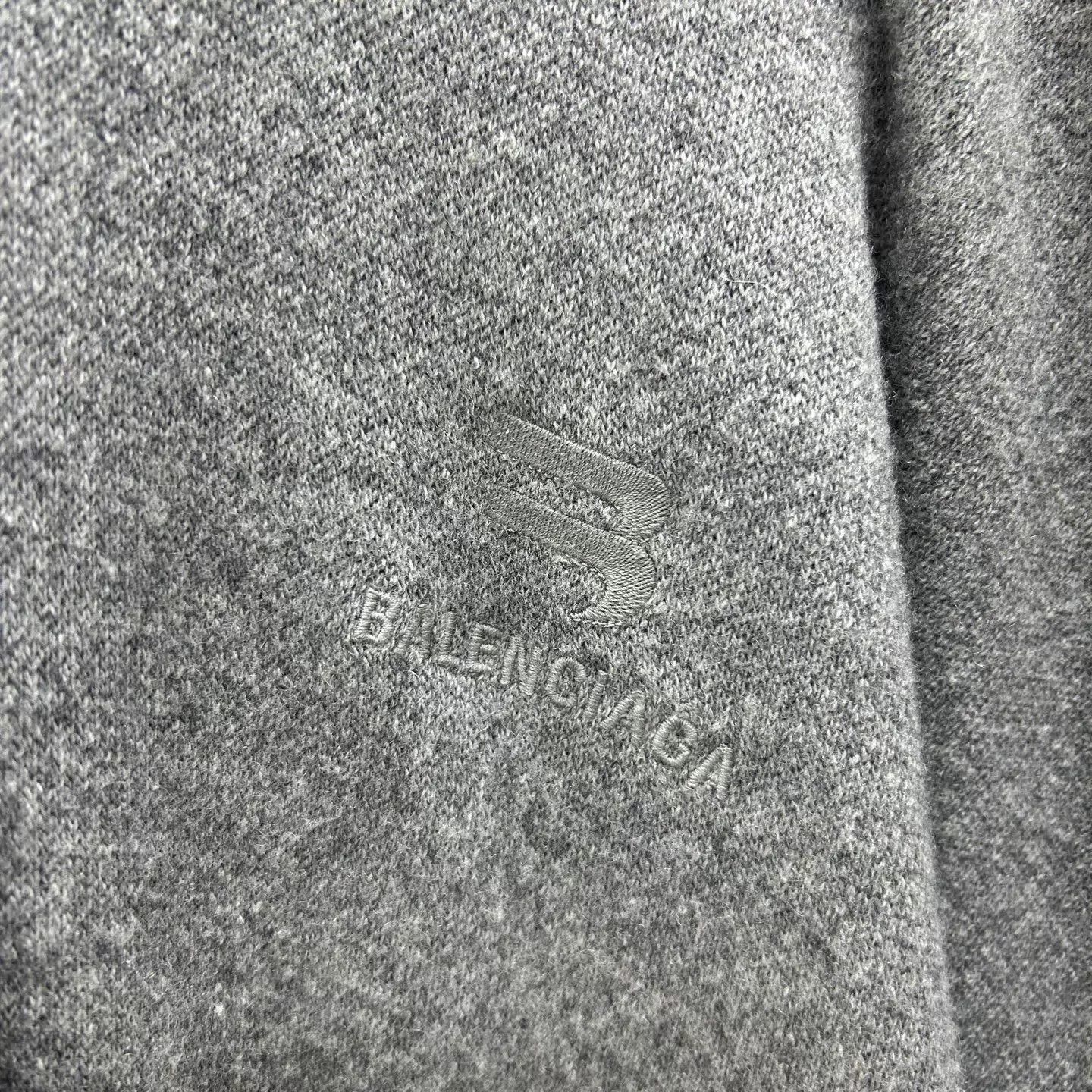 Balenciaga Balenciaga 99 New Gray BB Embroidered Knit Hoodie Size 4 Size US XL / EU 56 / 4 - 3 Thumbnail