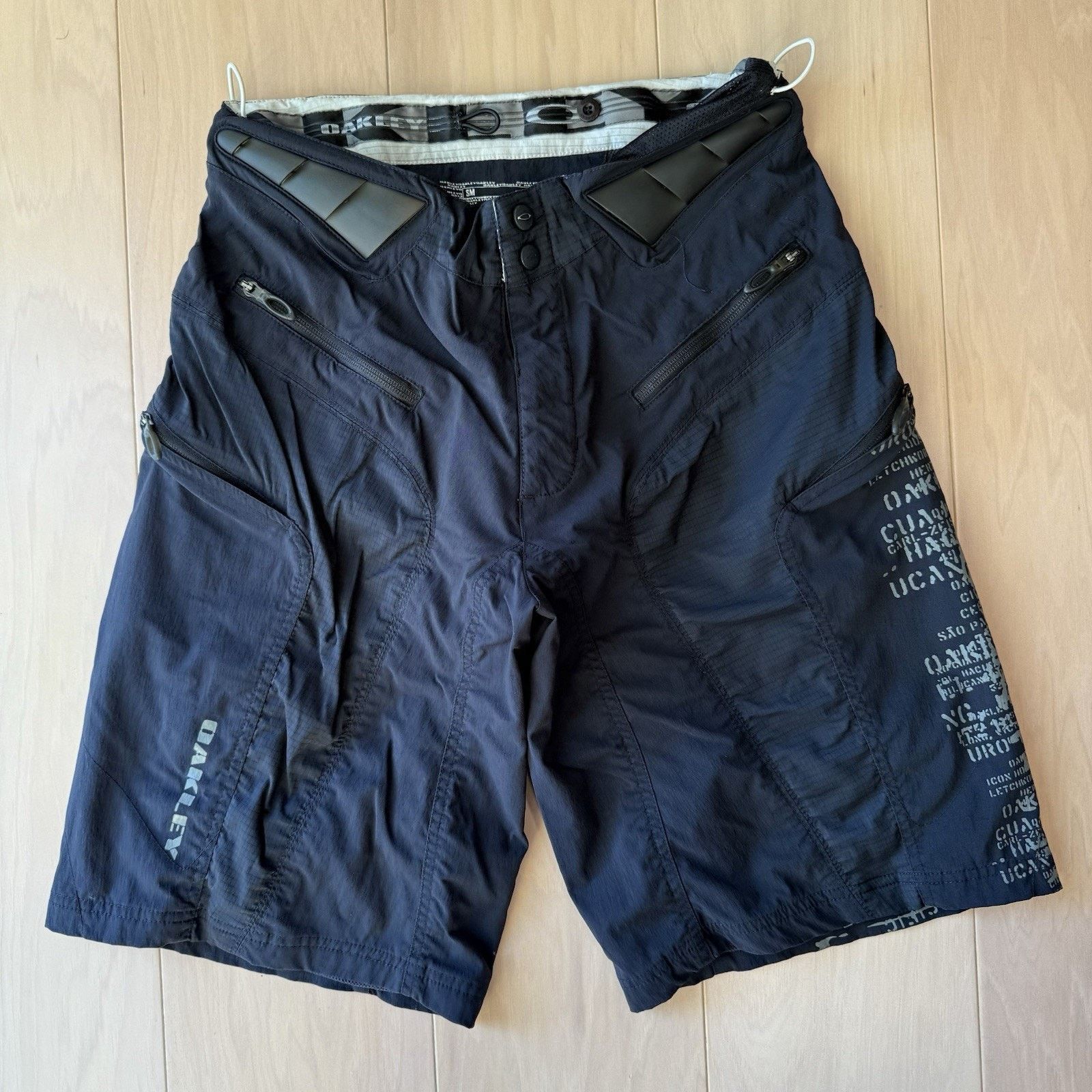 Oakley Vintage Oakley Shorts S Black Bicycle Software Outerwear Size US 30 / EU 46 - 2 Thumbnail