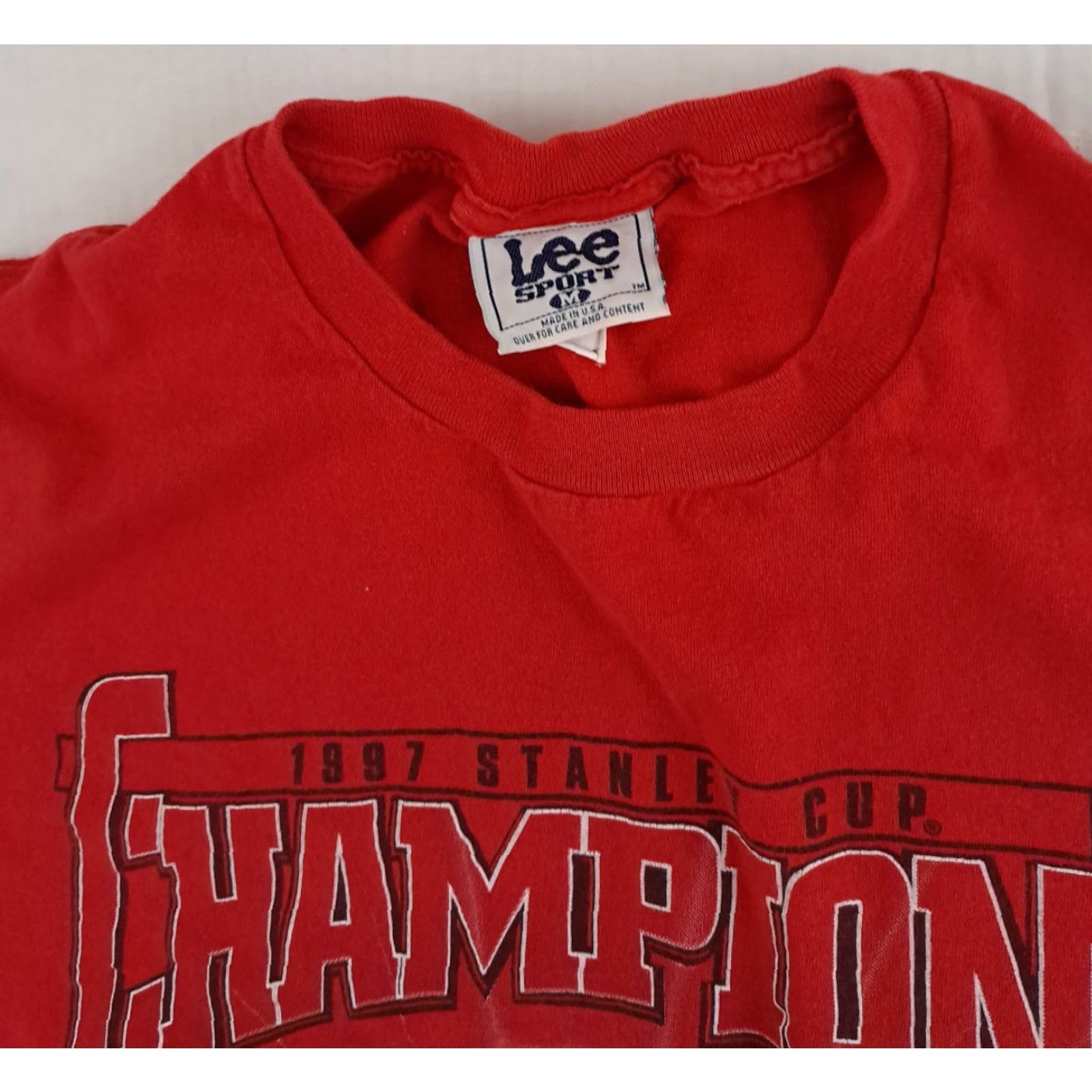 Lee VINTAGE Detroit Red Wings Hockey T-Shirt Lee USA Made 1997 Champions- Med Shirt Unisex Adults Red 90s Boys Mens Womens Size US M / EU 48-50 / 2 - 4 Thumbnail